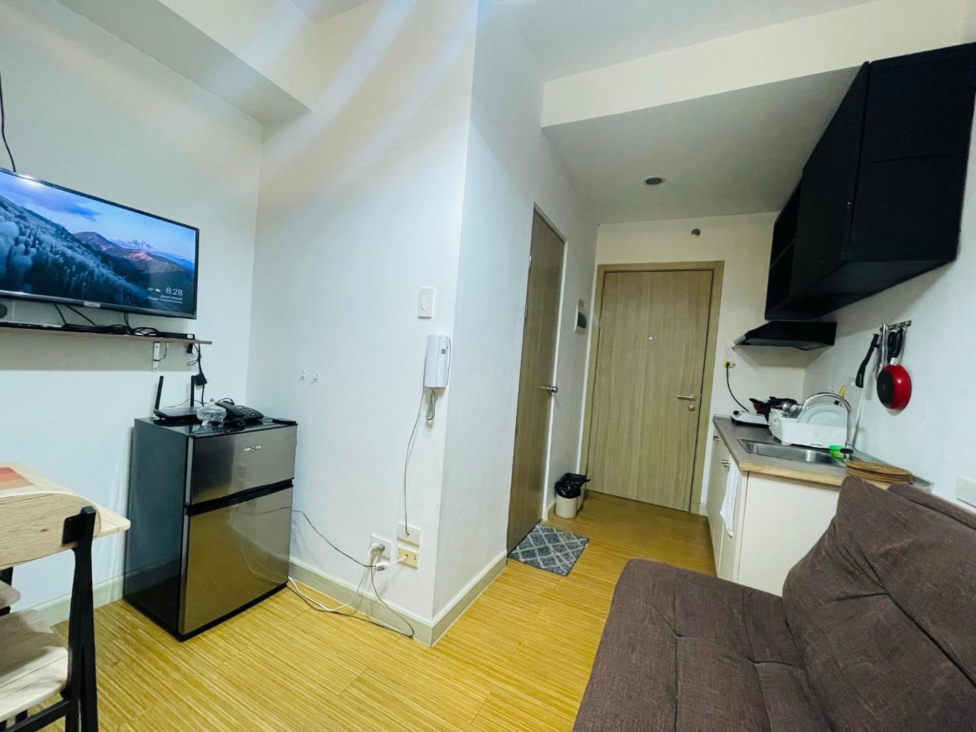 Apartment Taguig 1 Bedroom With Balcony Netflix Near Bgc And Airport