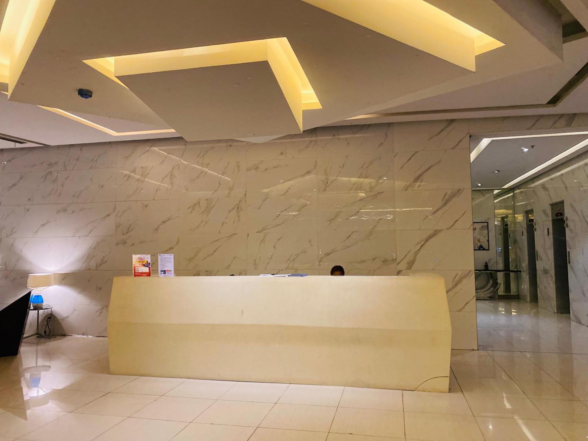 Cozy With Balcony Netflix Free Access To Pool And Gym 100mbps Manila
