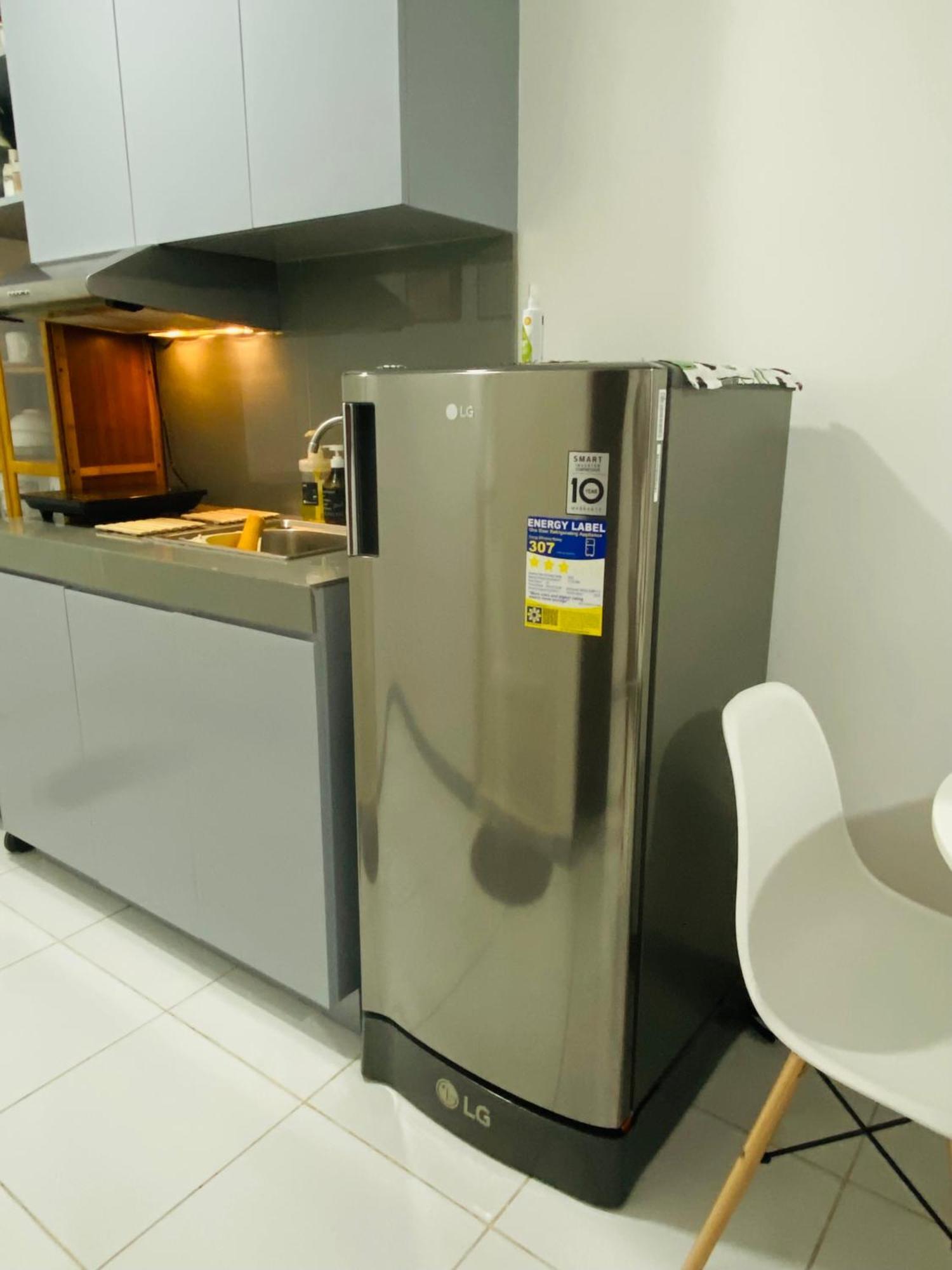 Apartment Cozy With Balcony Netflix Free Access To Pool And Gym 100mbps Manila