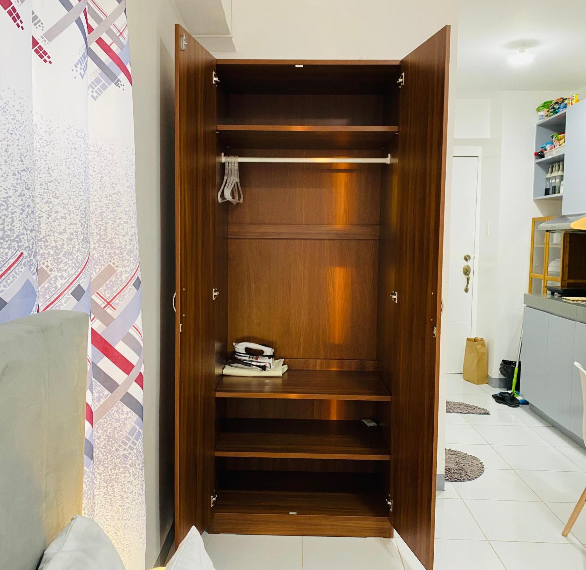 Cozy With Balcony Netflix Free Access To Pool And Gym 100mbps Manila
