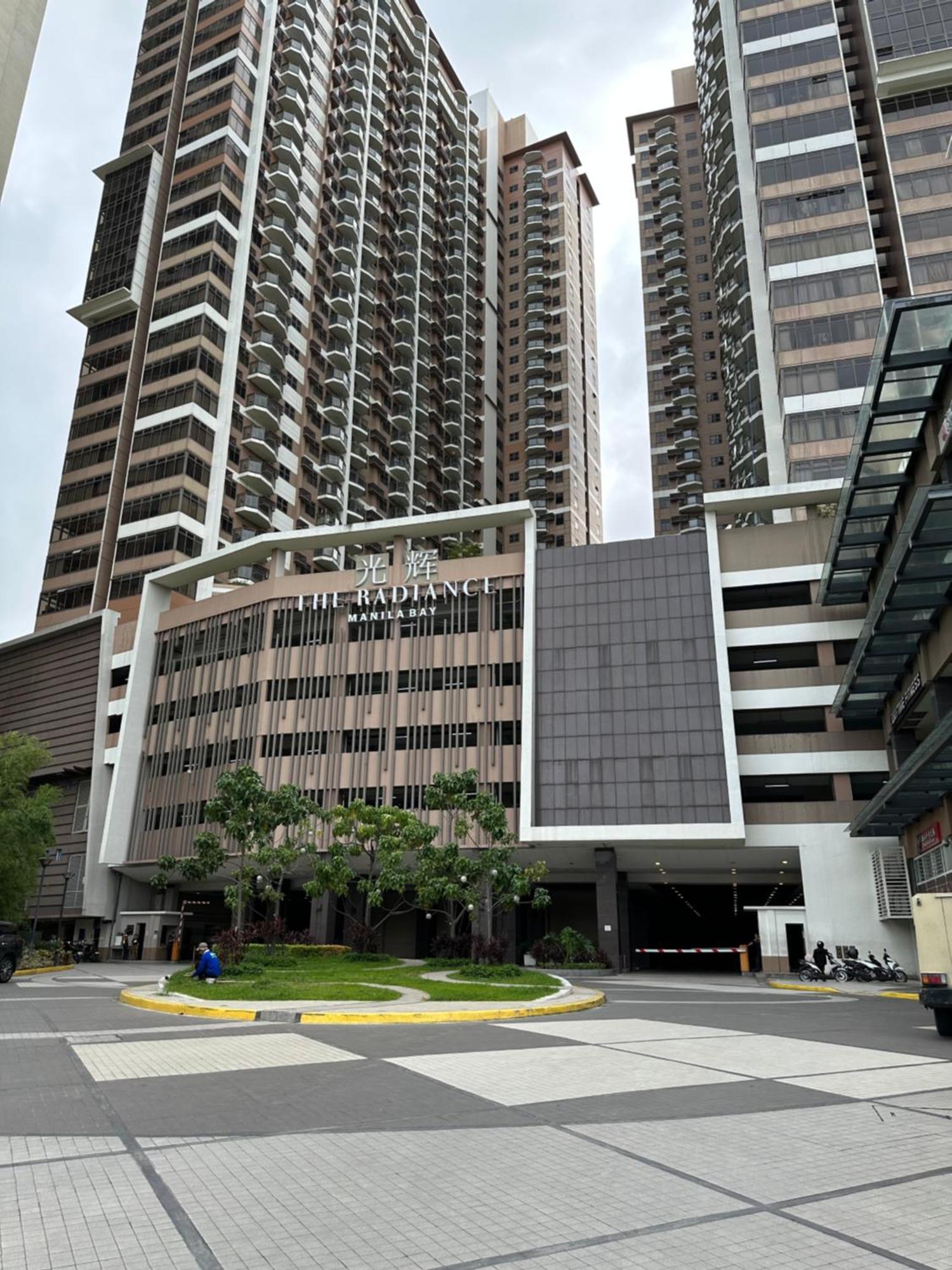 Q Radiance: Airport-adjacent Urban Oasis Apartment Manila