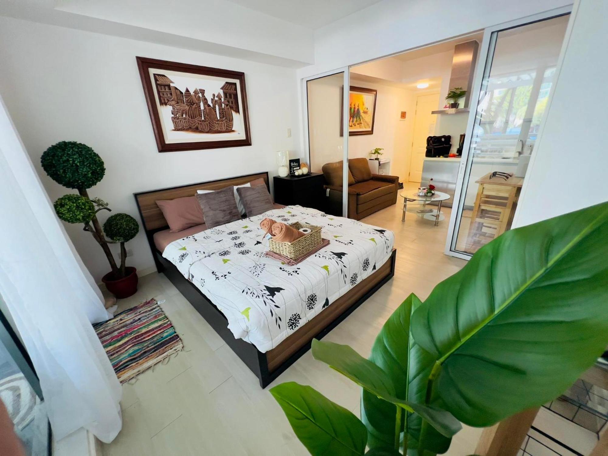 Aparthotel Residences In Azure Condominium Paranaque City Metro *