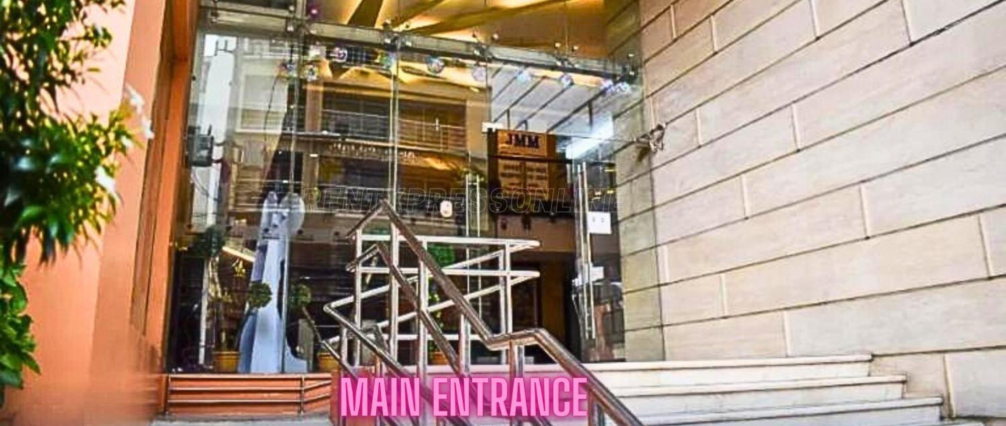Robinsons Place Manila: Affordable Balcony Staycation With Bay Views Hotel *