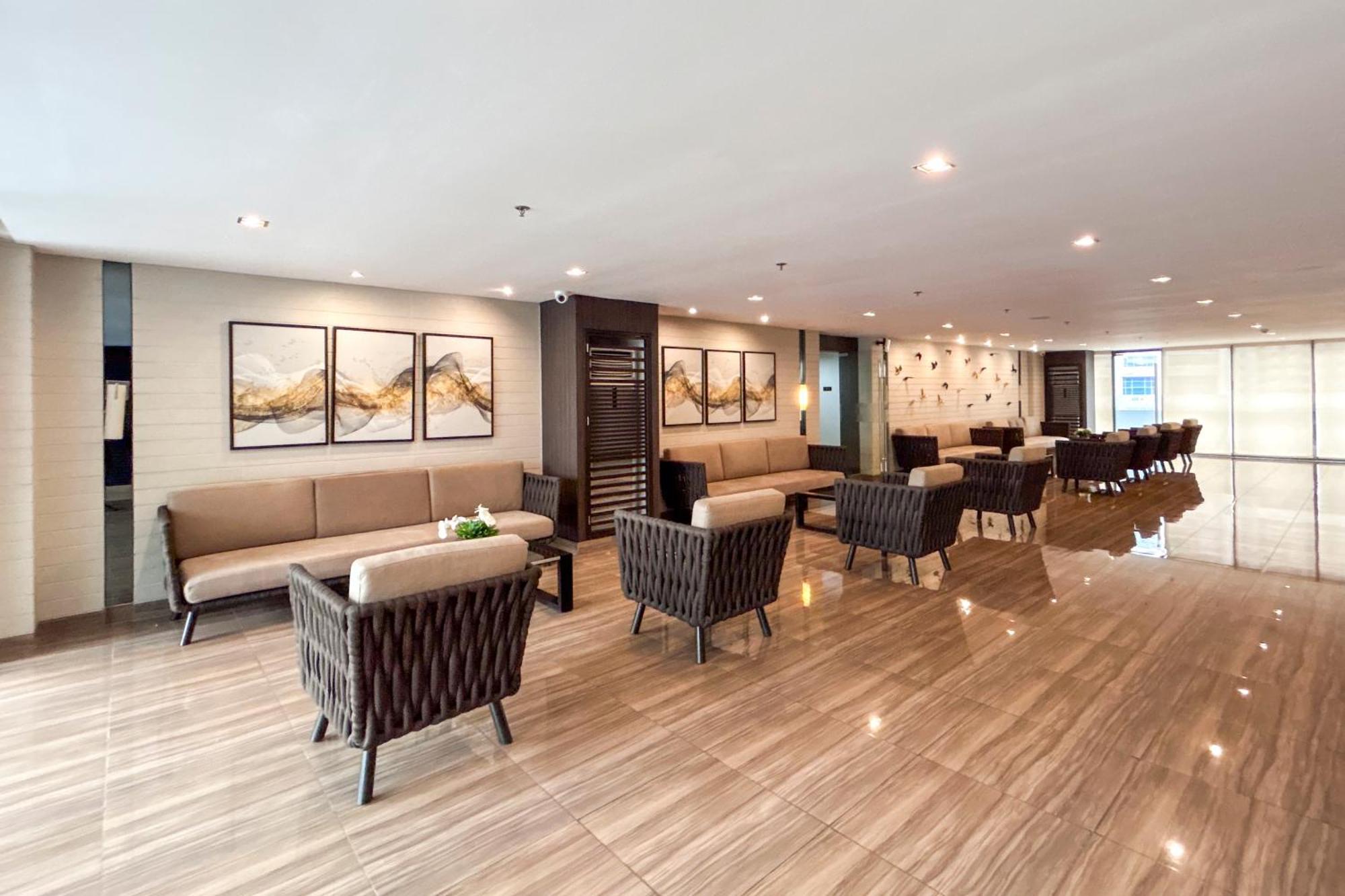 Apartment Newly Turned 0ver Cond0- Air Makati 1br With Balcony *