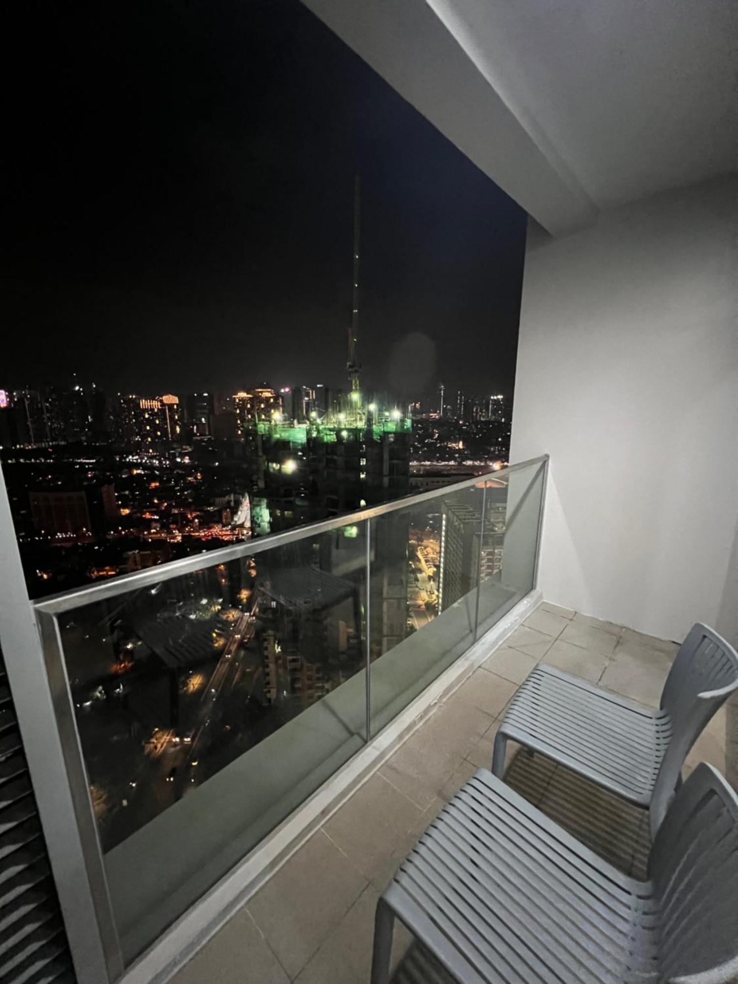 1 Bedroom Uptown Bgc With Balcony *