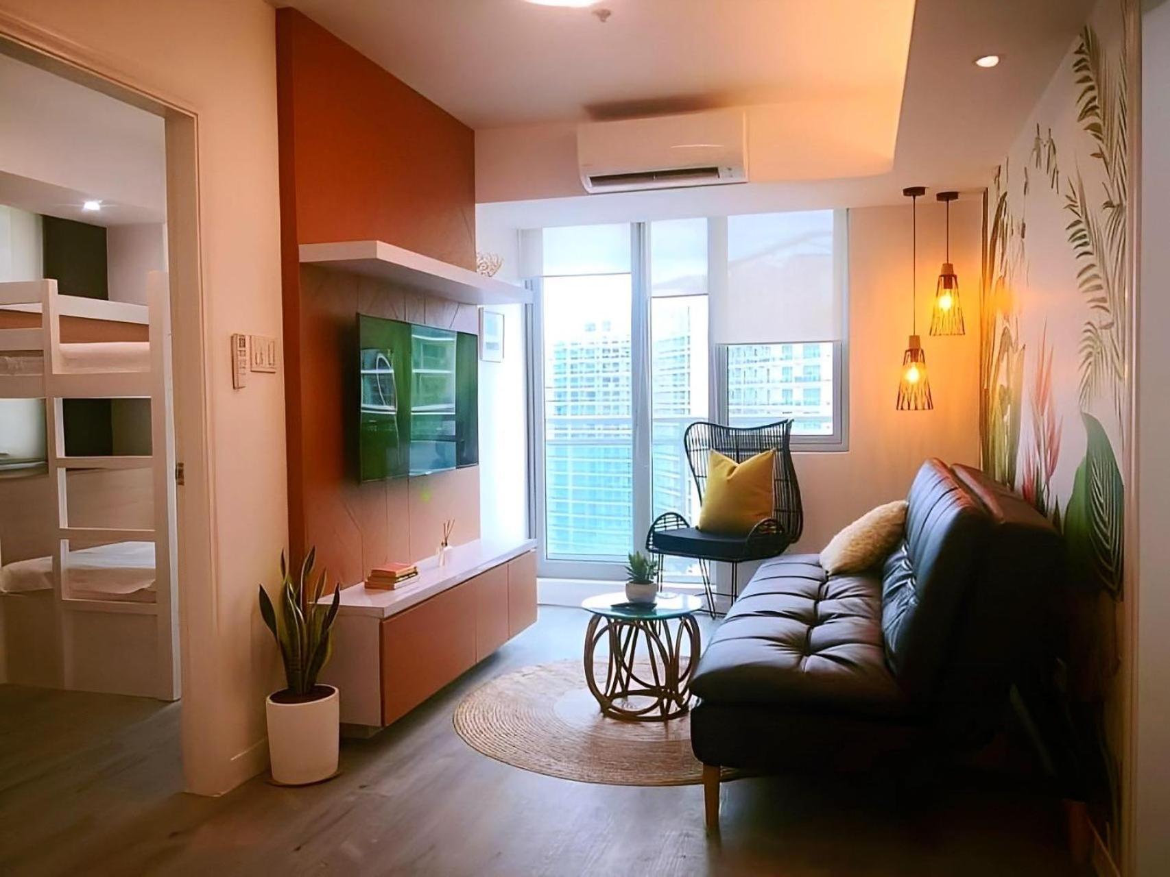 Urban At Azure Apartment
