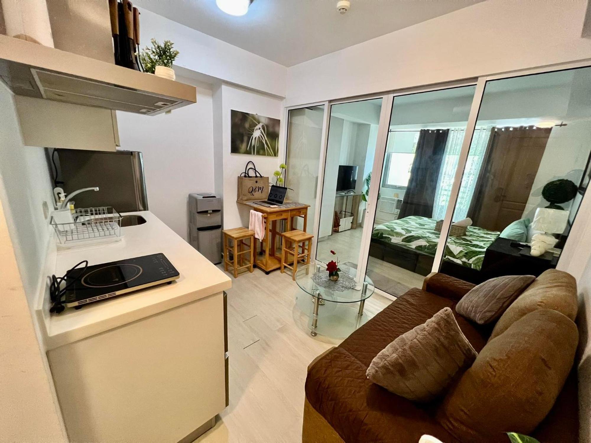 Apartment Beach Front Living In The Heart Of The City, Azure Residences Manila