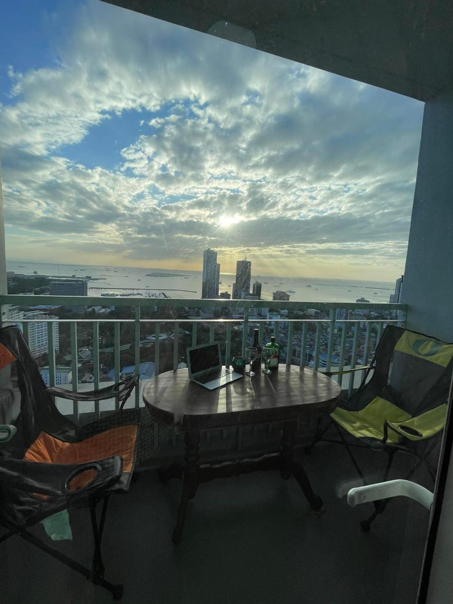Apartment Residences Staycation By Pbyy Manila