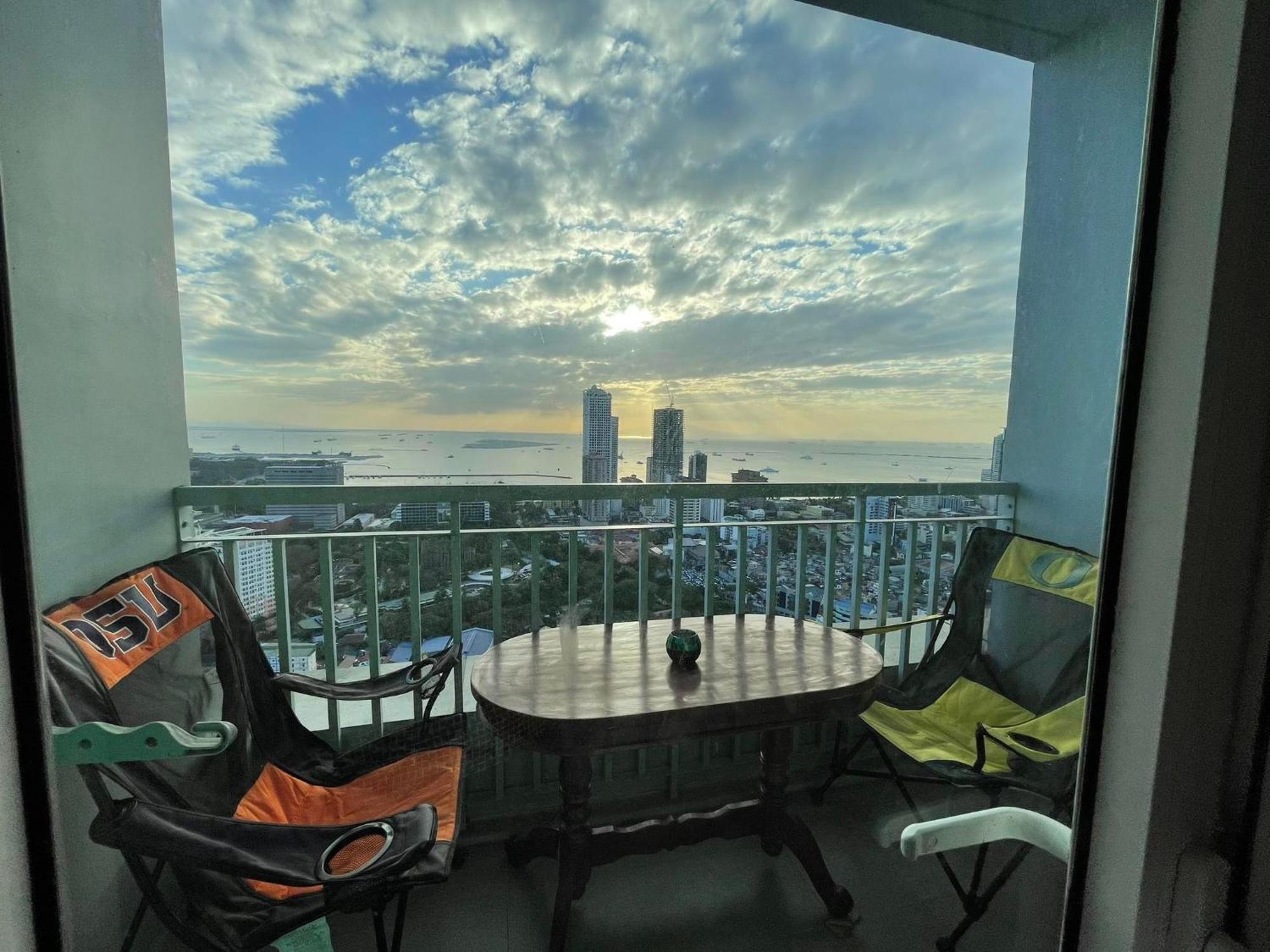 Apartment Residences Staycation By Pbyy *