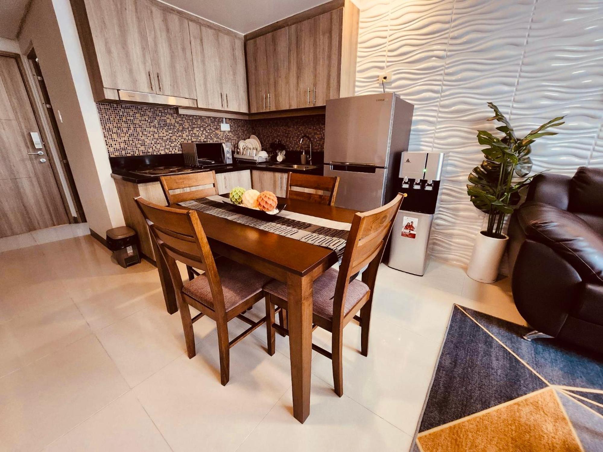 Apartment Urban Oasis: Prime With Airport Convenience *