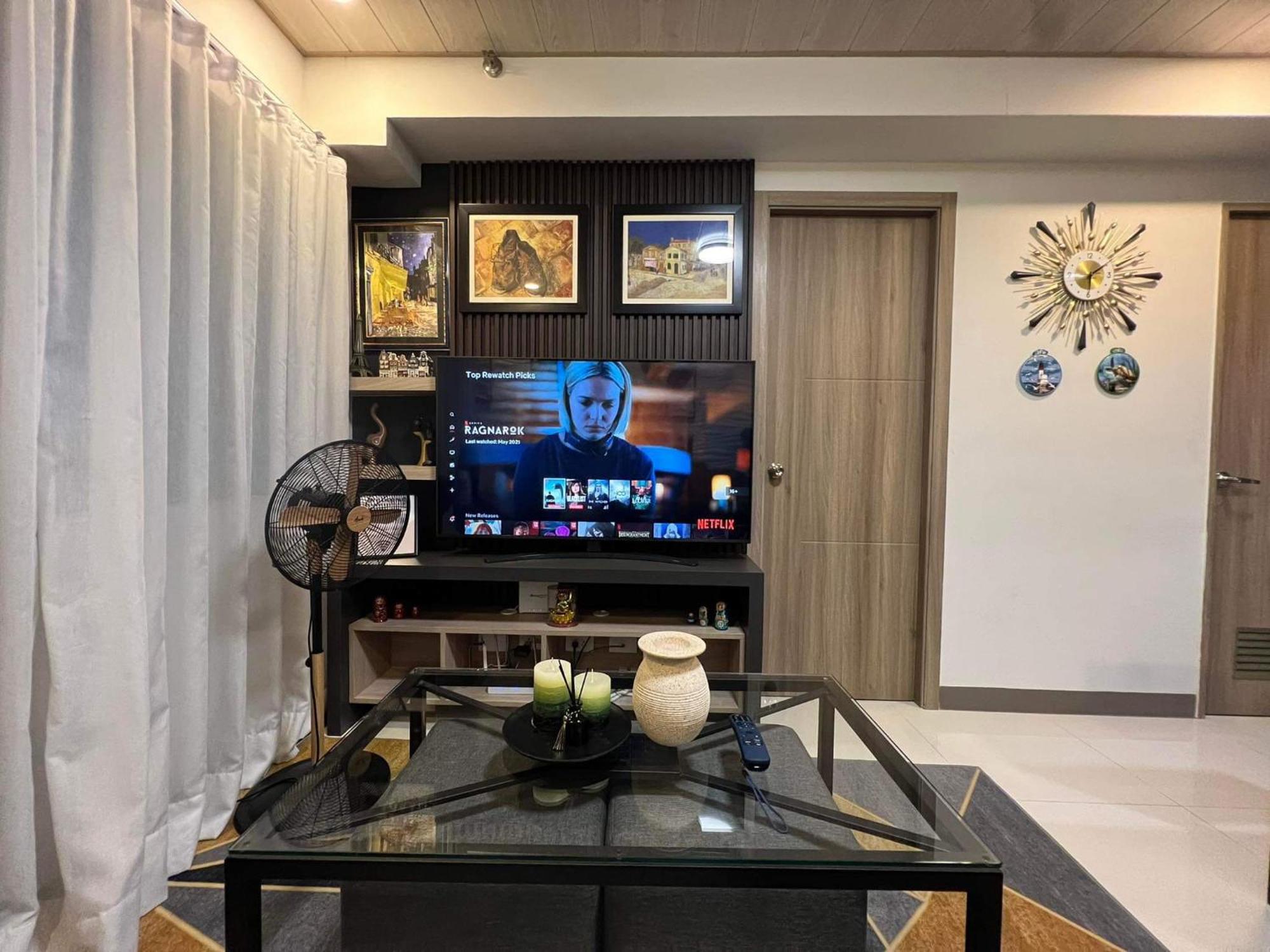 Urban Oasis: Prime With Airport Convenience Apartment