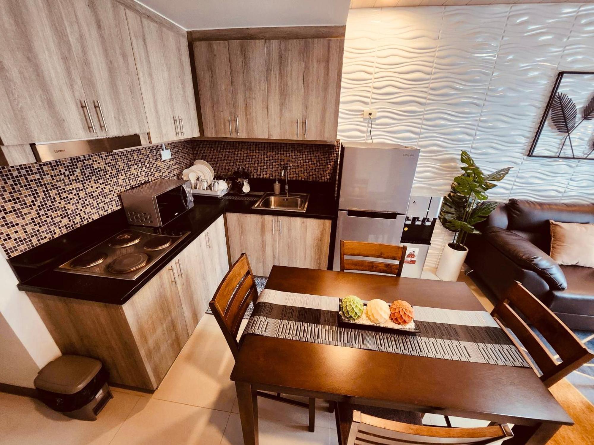 Urban Oasis: Prime With Airport Convenience *