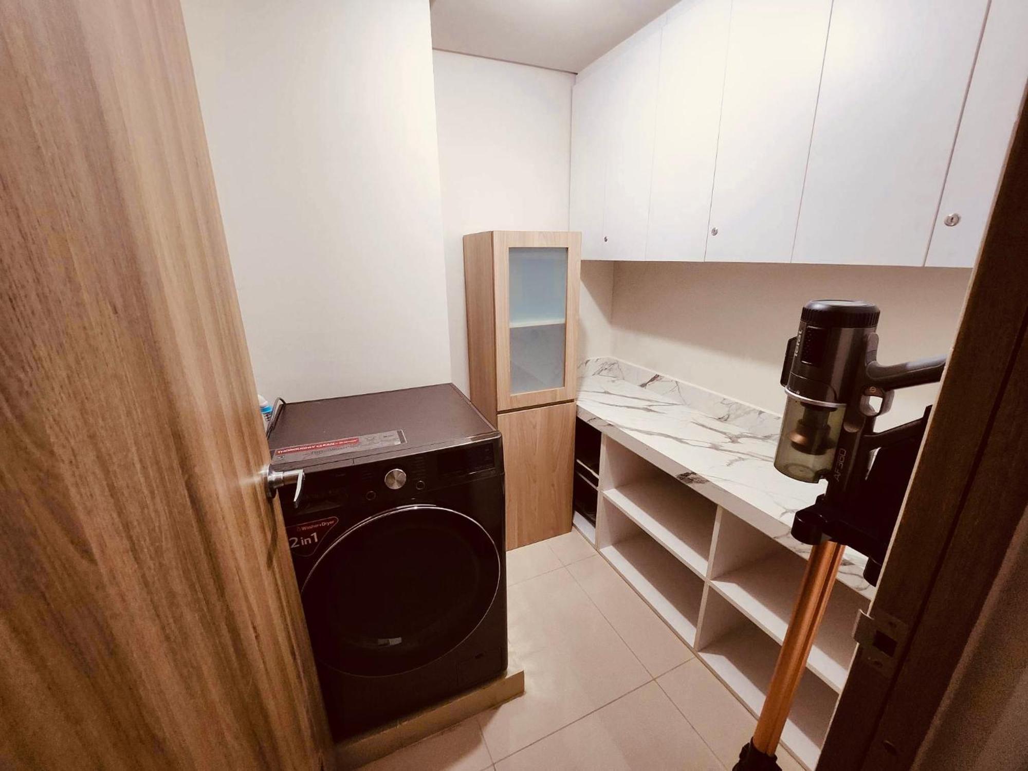 Apartment Urban Oasis: Prime With Airport Convenience