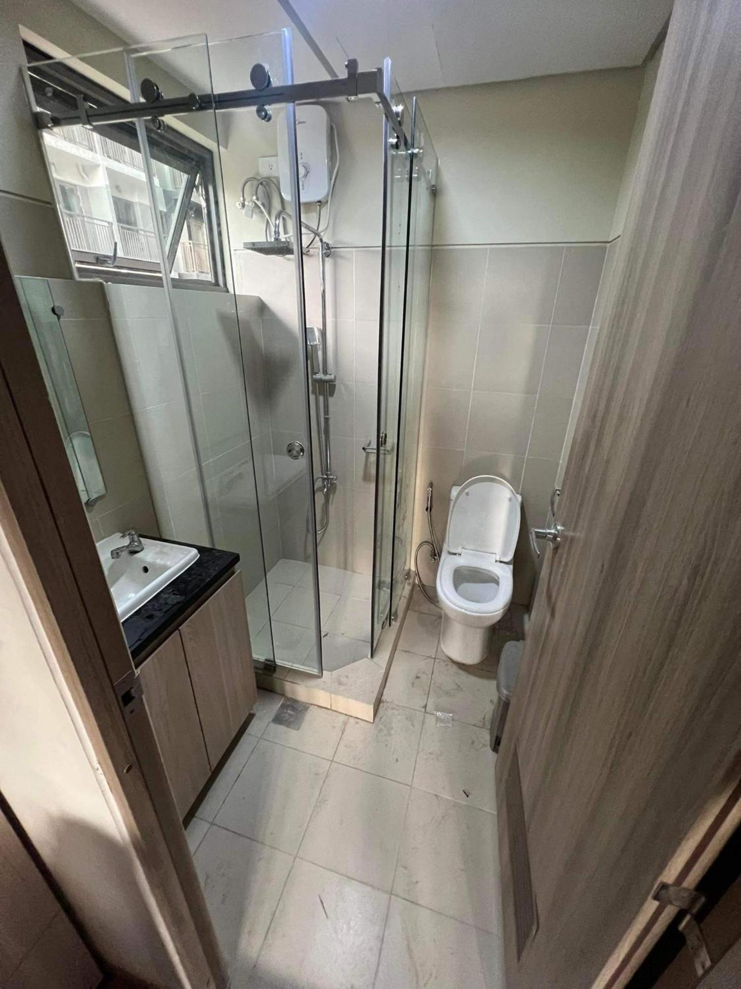 Urban Oasis: Prime With Airport Convenience Apartment