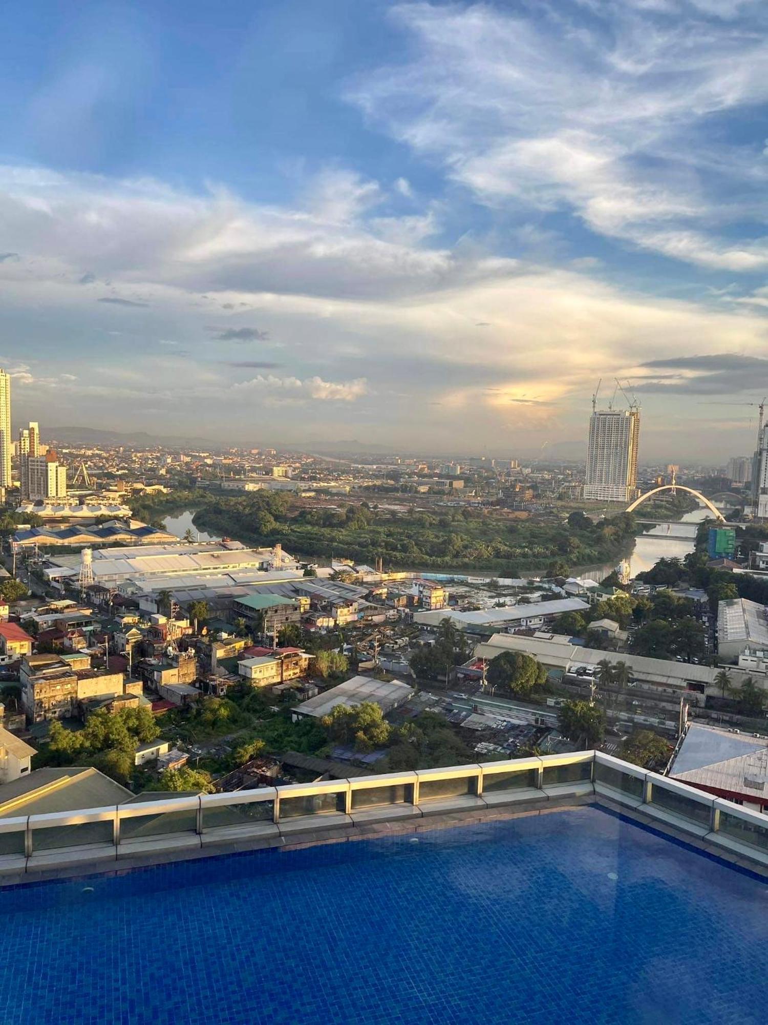 Classy 2br At Eastwood With Pool And Skyline View Apartment Manila