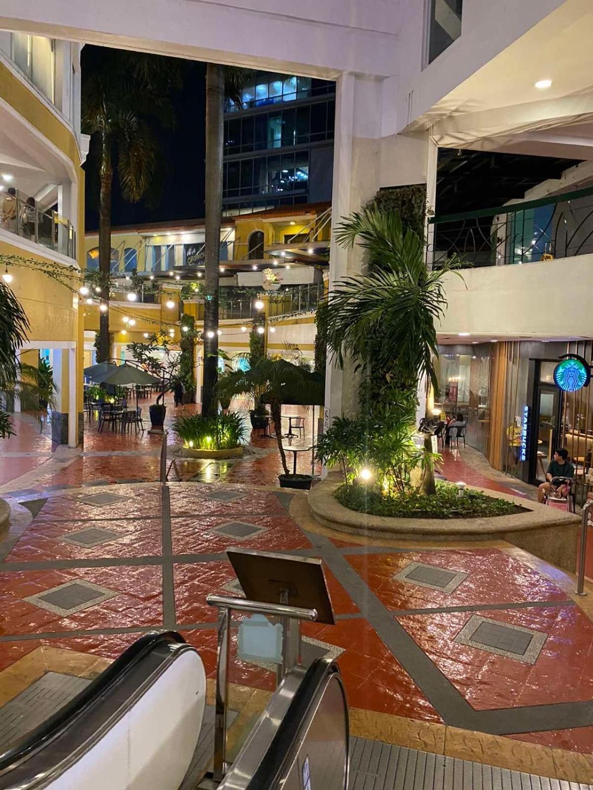 Classy 2br At Eastwood With Pool And Skyline View Apartment *