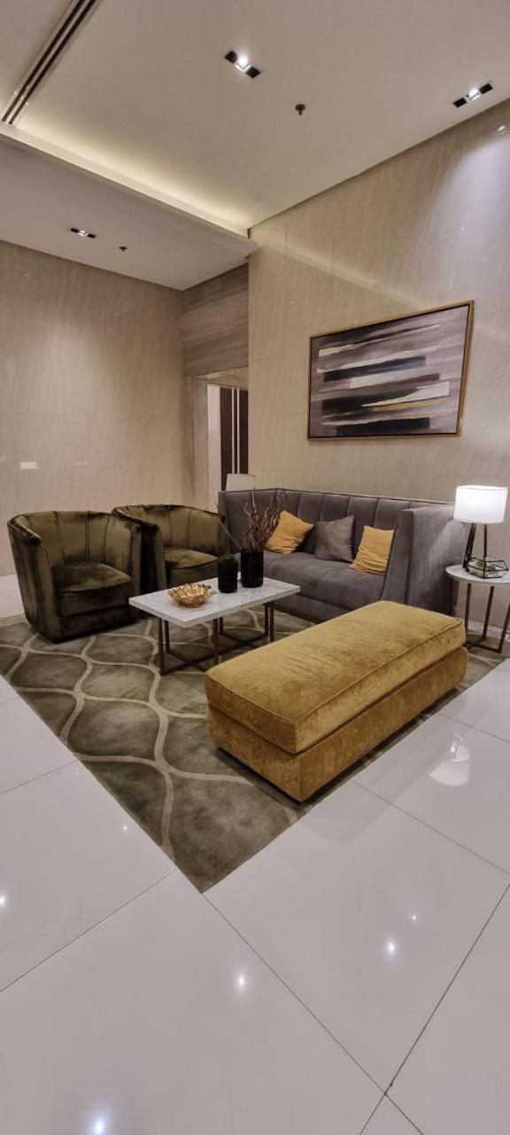 Ms Familyroom-300mbps-netflix-naiat3-resortword-savoy