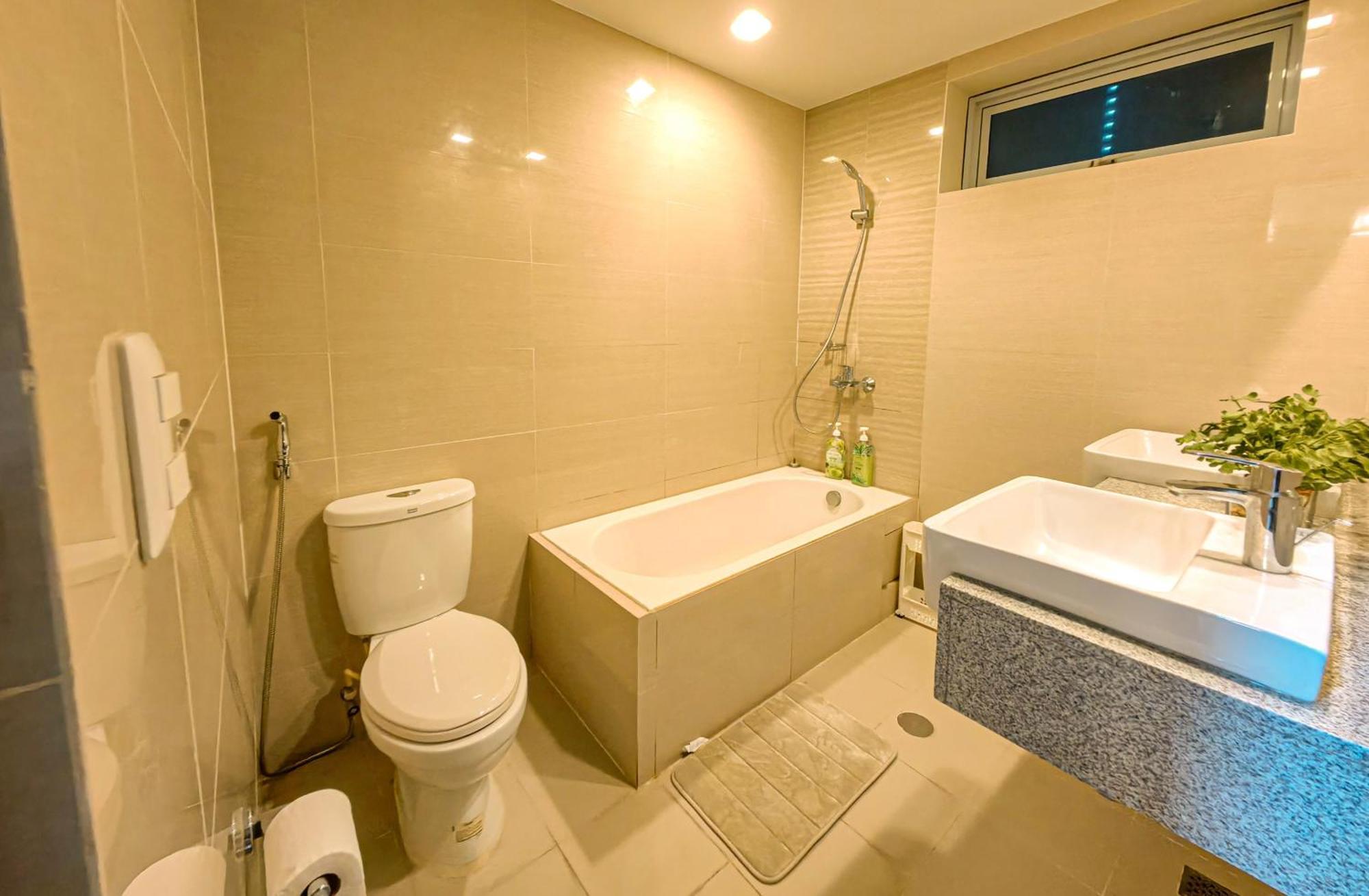 Glamorous 3br In Uptown Bgc W/bathtub Manila