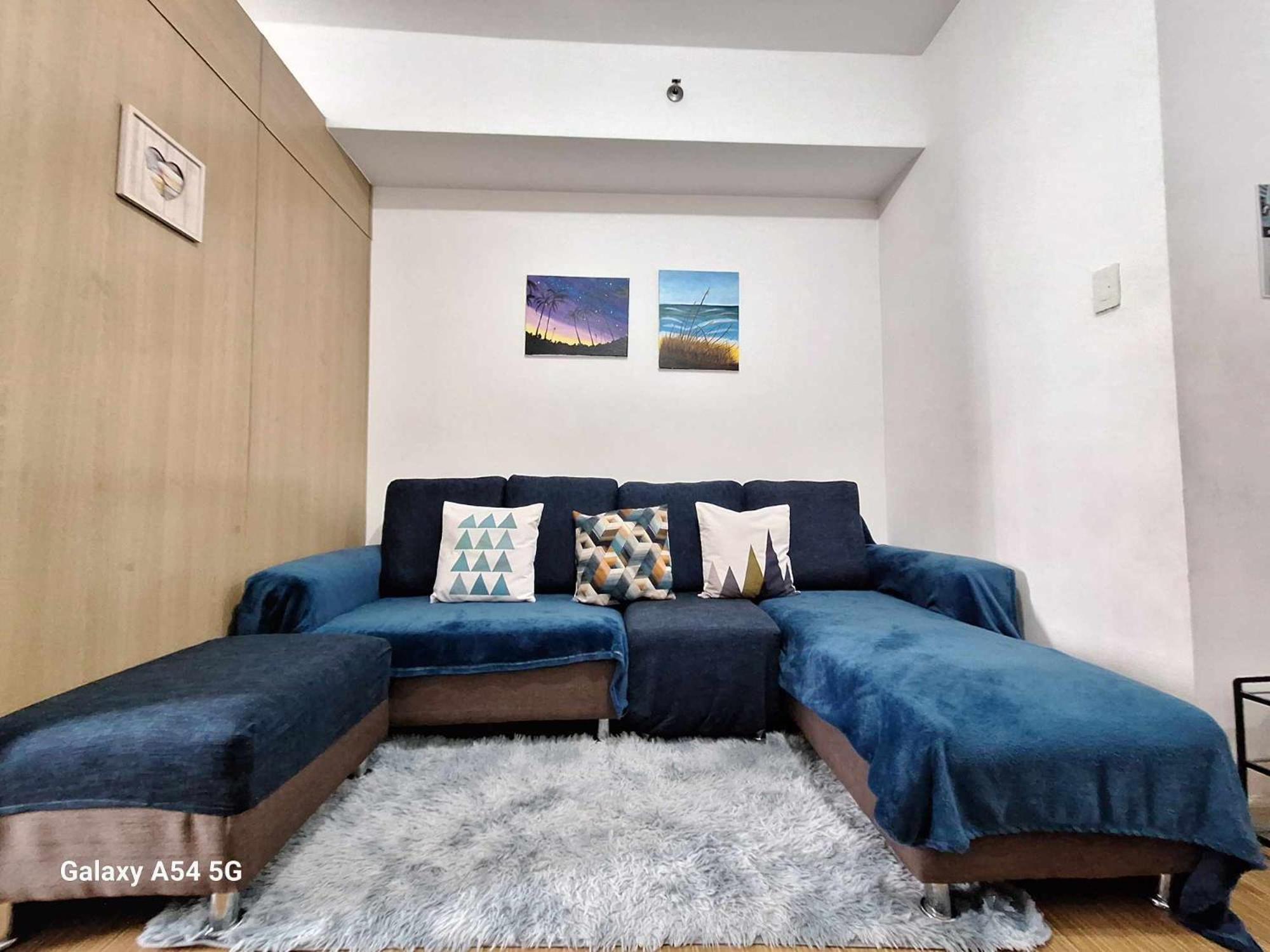 Pool View 1br With Wifi In Grace Taguig *