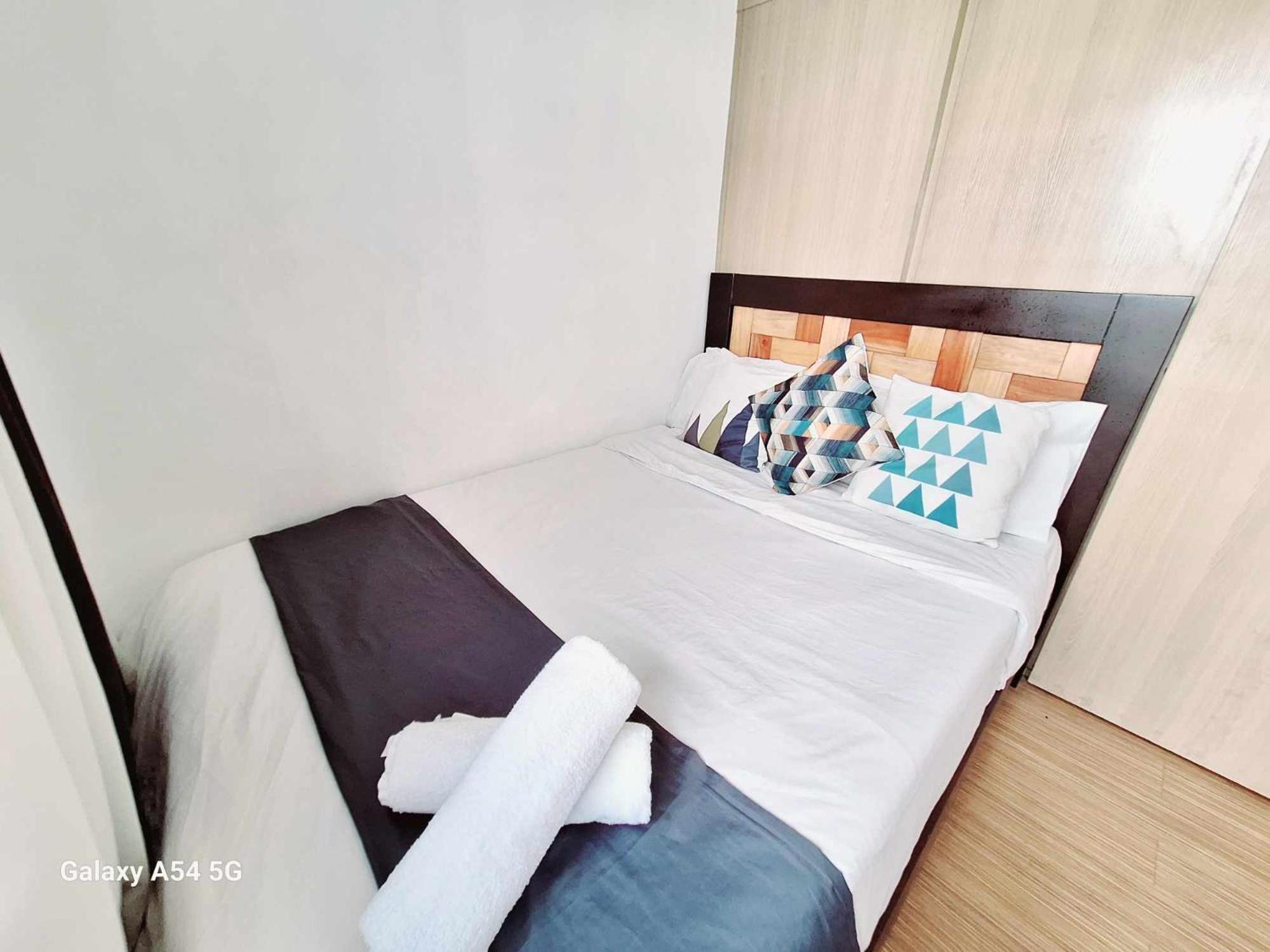 Pool View 1br With Wifi In Grace Taguig Apartment *