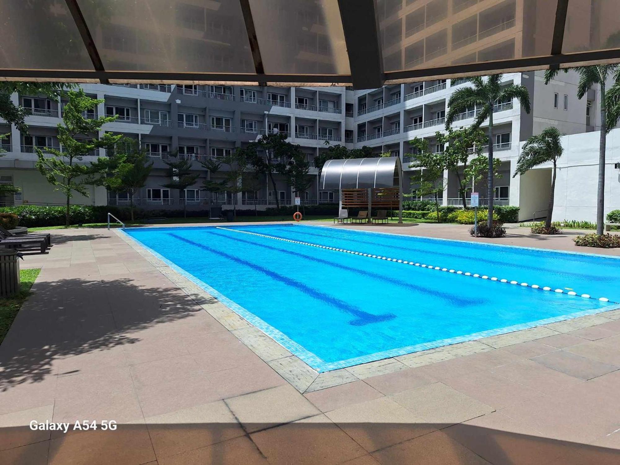 Pool View 1br With Wifi In Grace Taguig