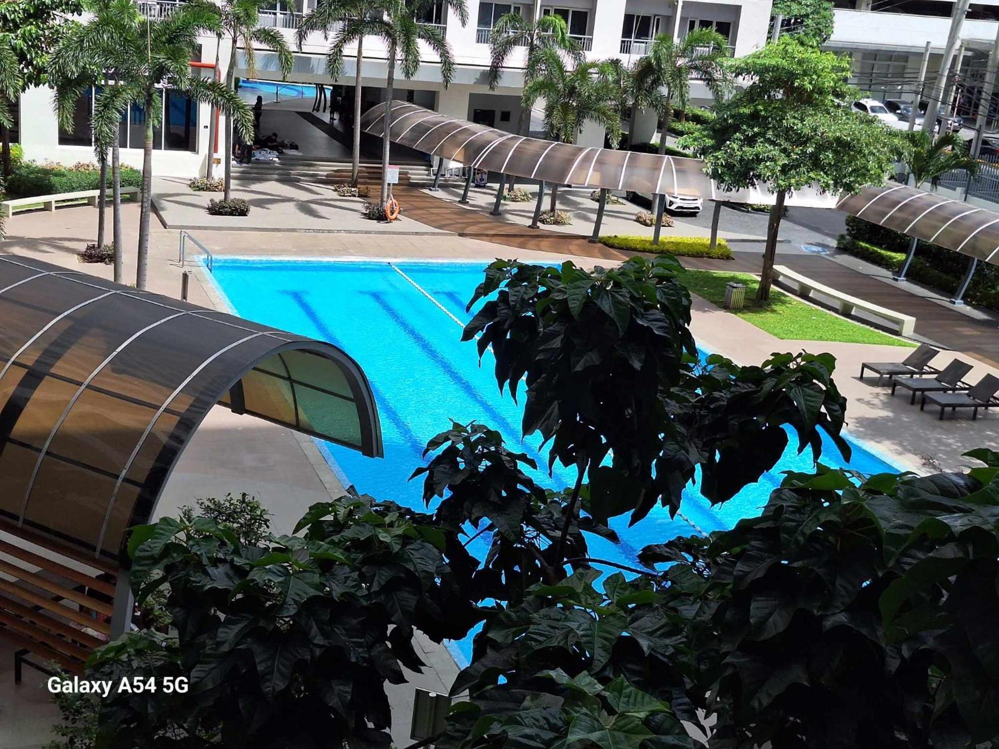 Pool View 1br With Wifi In Grace Taguig Apartment
