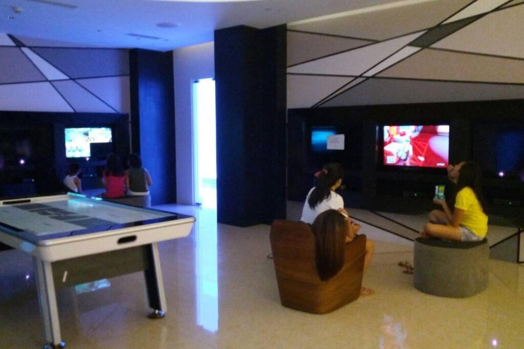 One Elegant 1bhk With View In Azure Urban And Residences * Manila