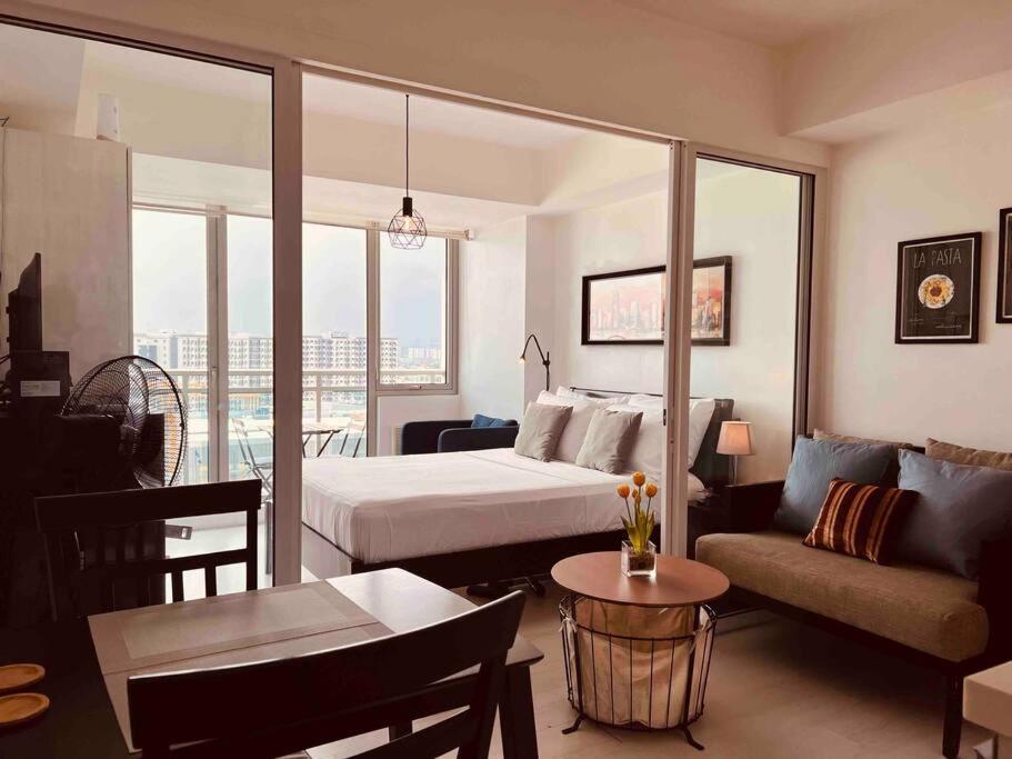 One Elegant 1bhk With View In Azure Urban And Residences Apartment Manila