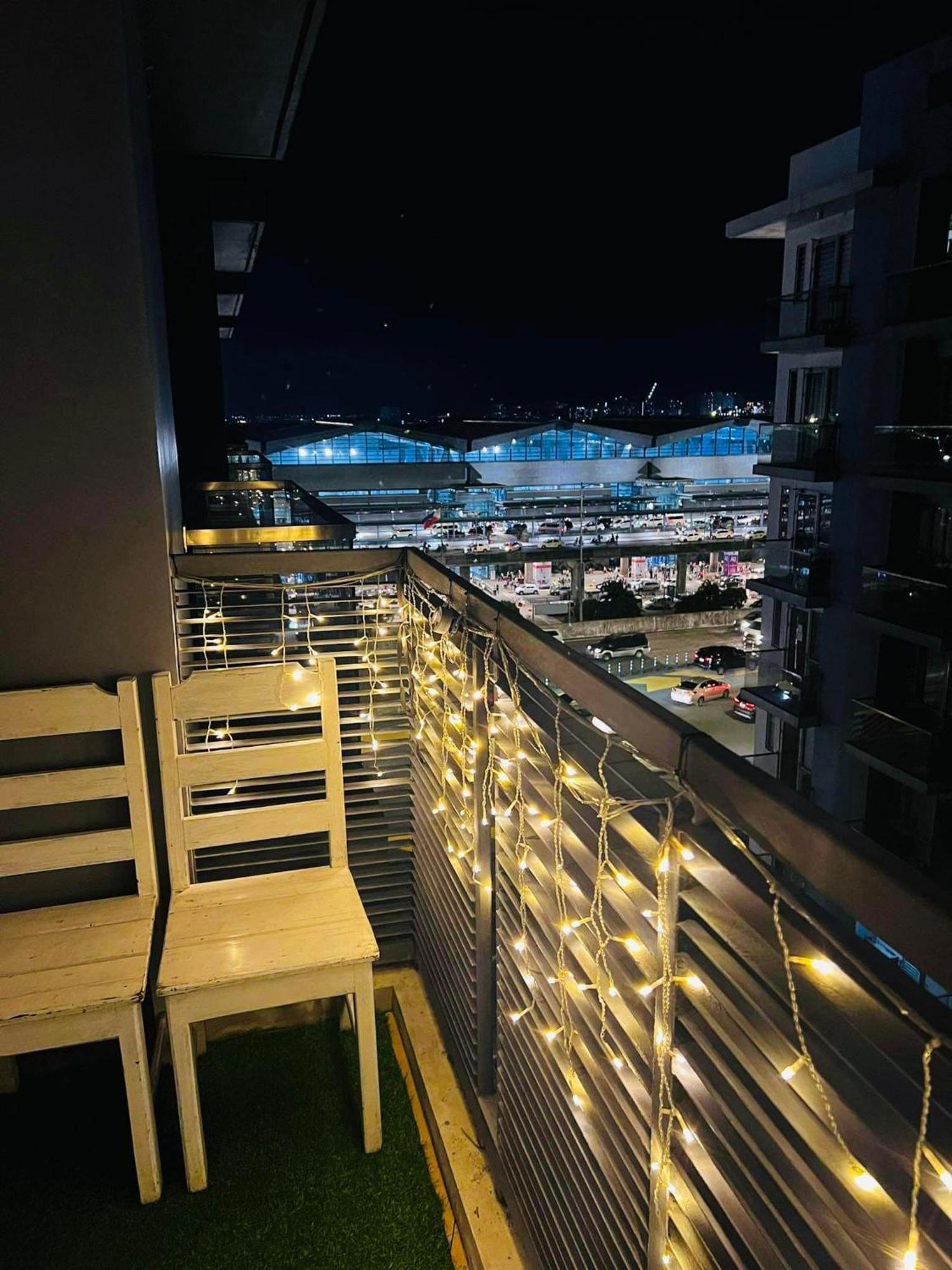 One Palm Tree - 10th-o Fl With Balcony - Across Terminal 3 Airport Apartment *