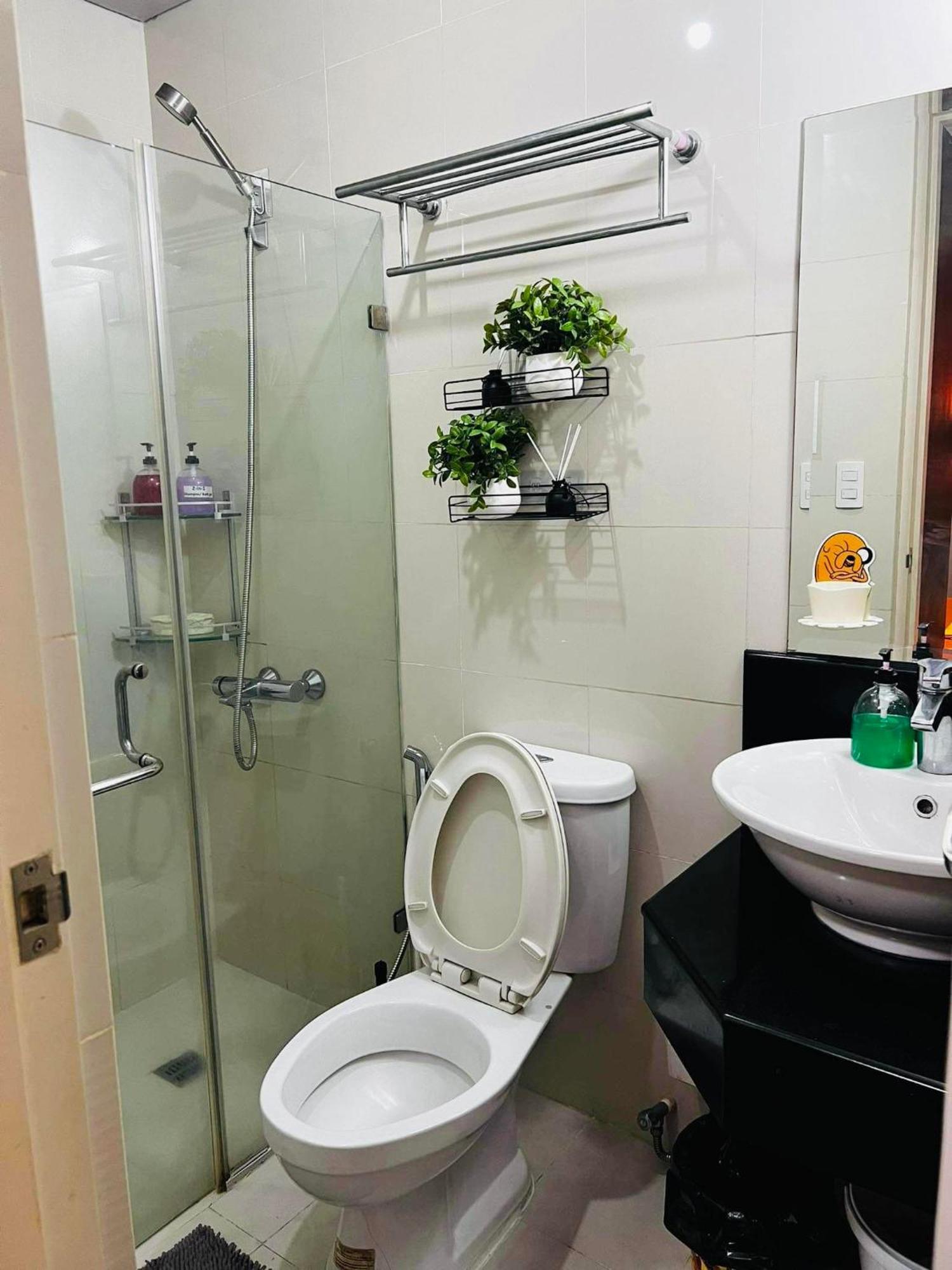 Apartment One Palm Tree - 10th-o Fl With Balcony - Across Terminal 3 Airport Manila