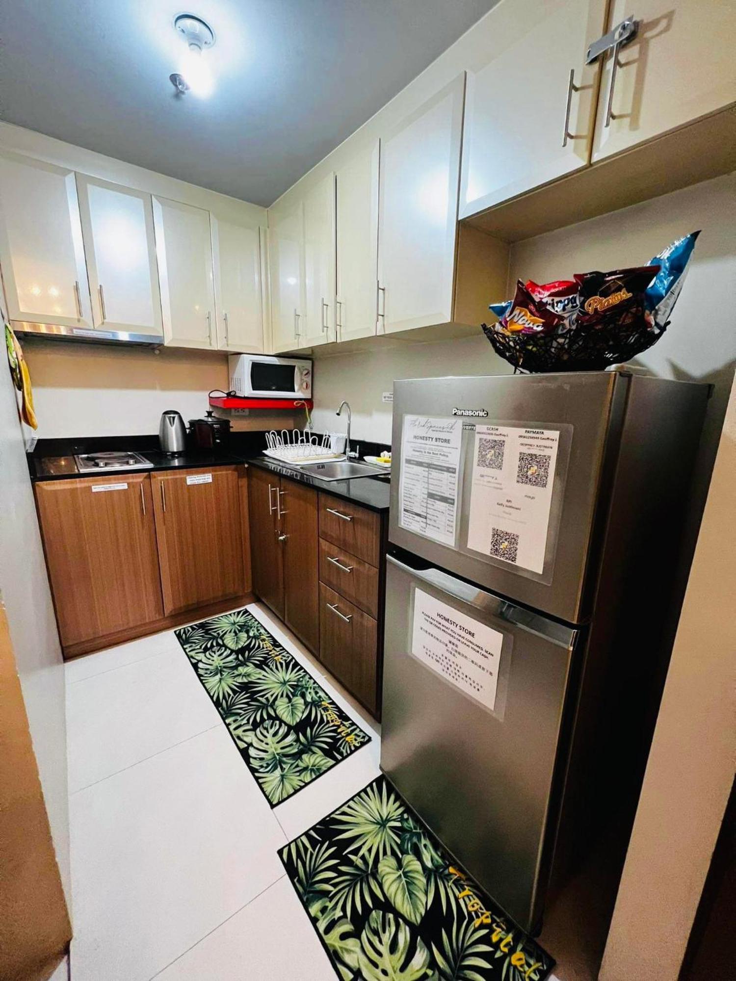 One Palm Tree - 10o With Balcony - Across Terminal 3 Airport Apartment *