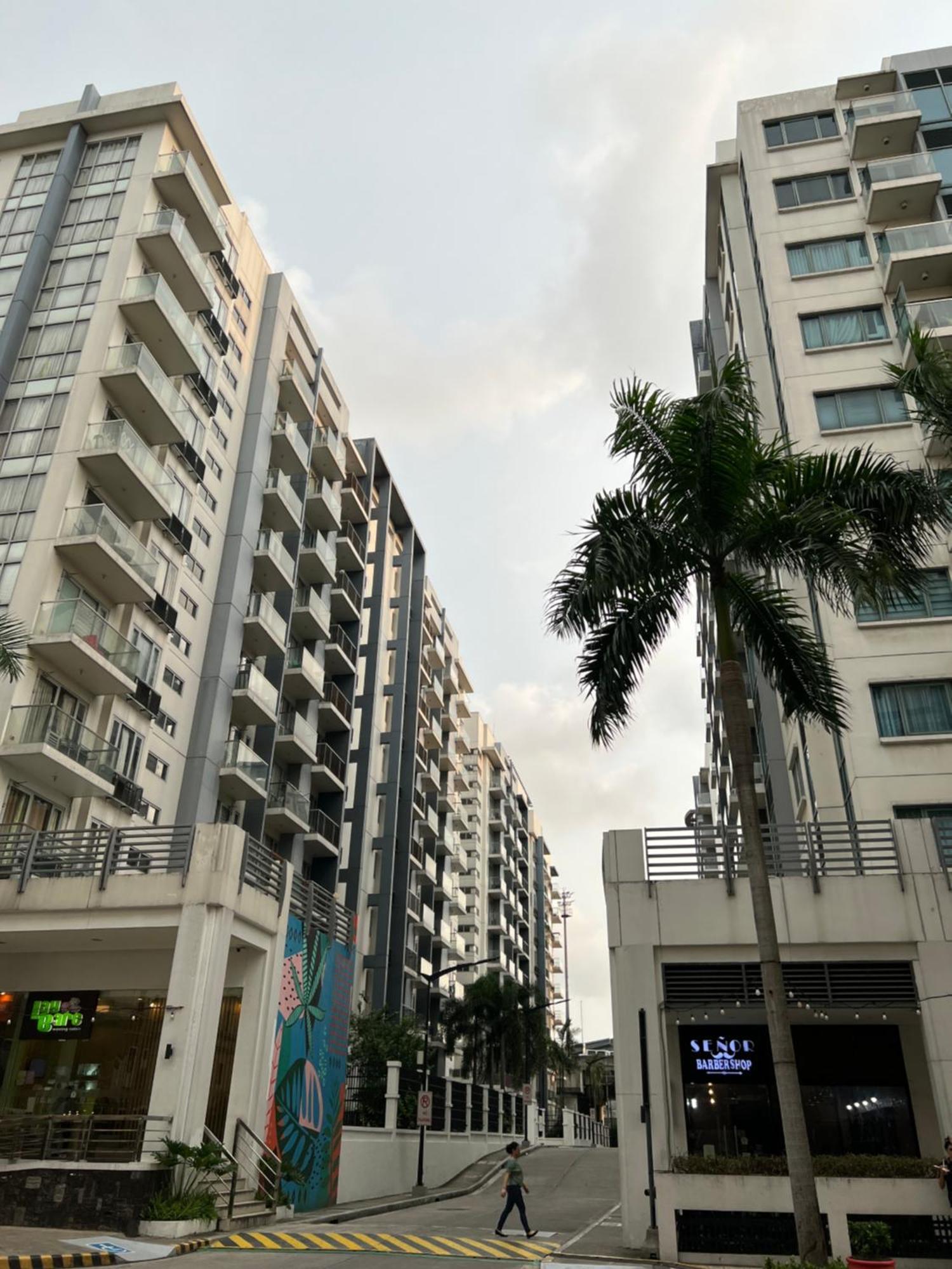 Cozy Near Airport Apartment Manila