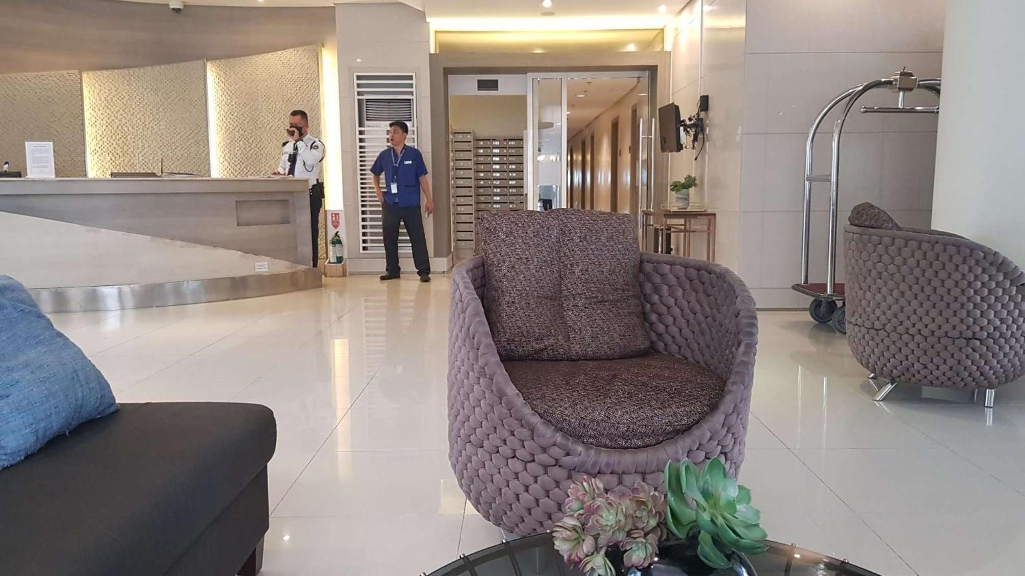 Mary's Pool View At Grace Residences Near Bgc Apartamento