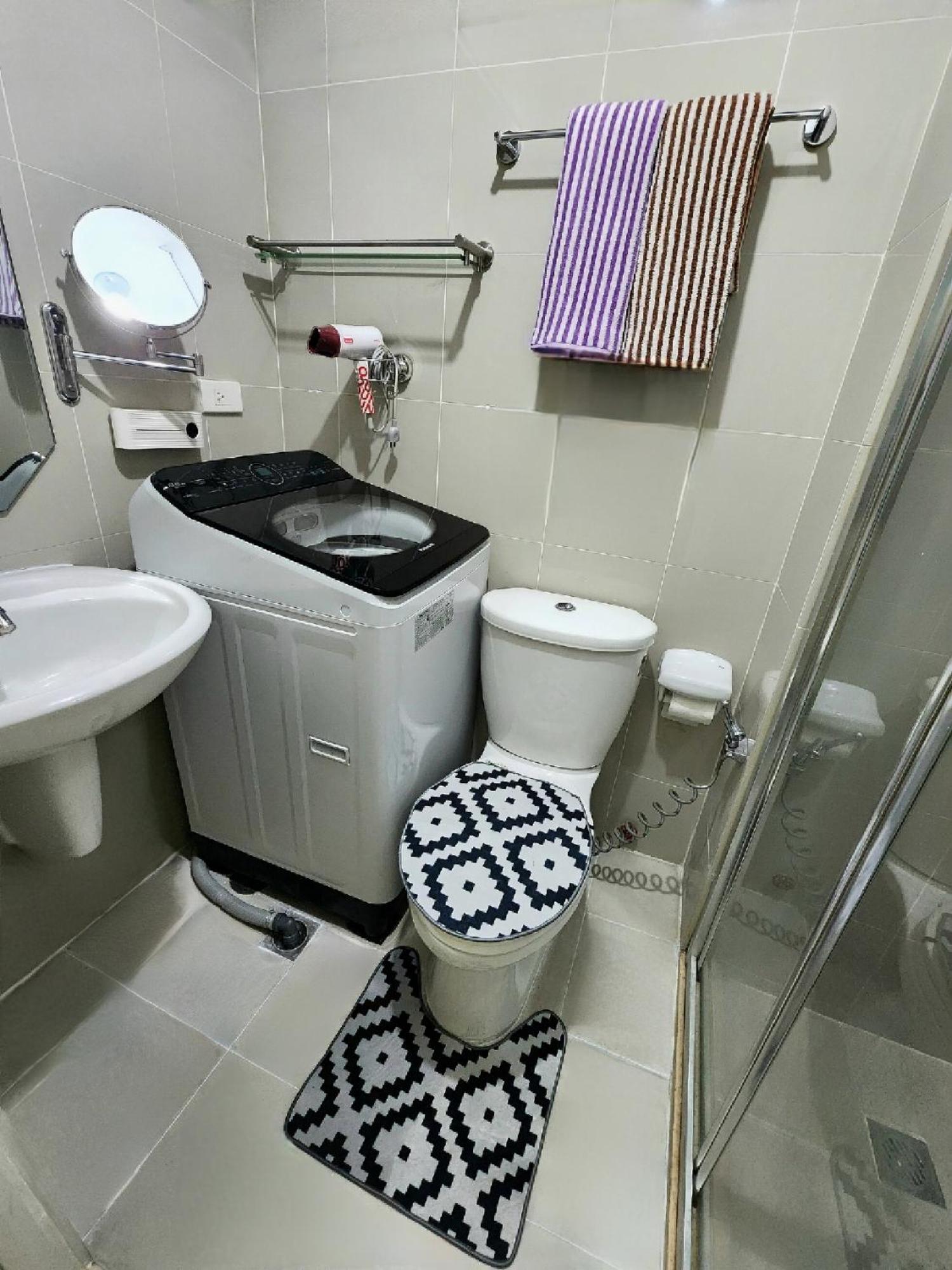 High-tech At Grass Residences -2 Persons Only, Quezon Apartment
