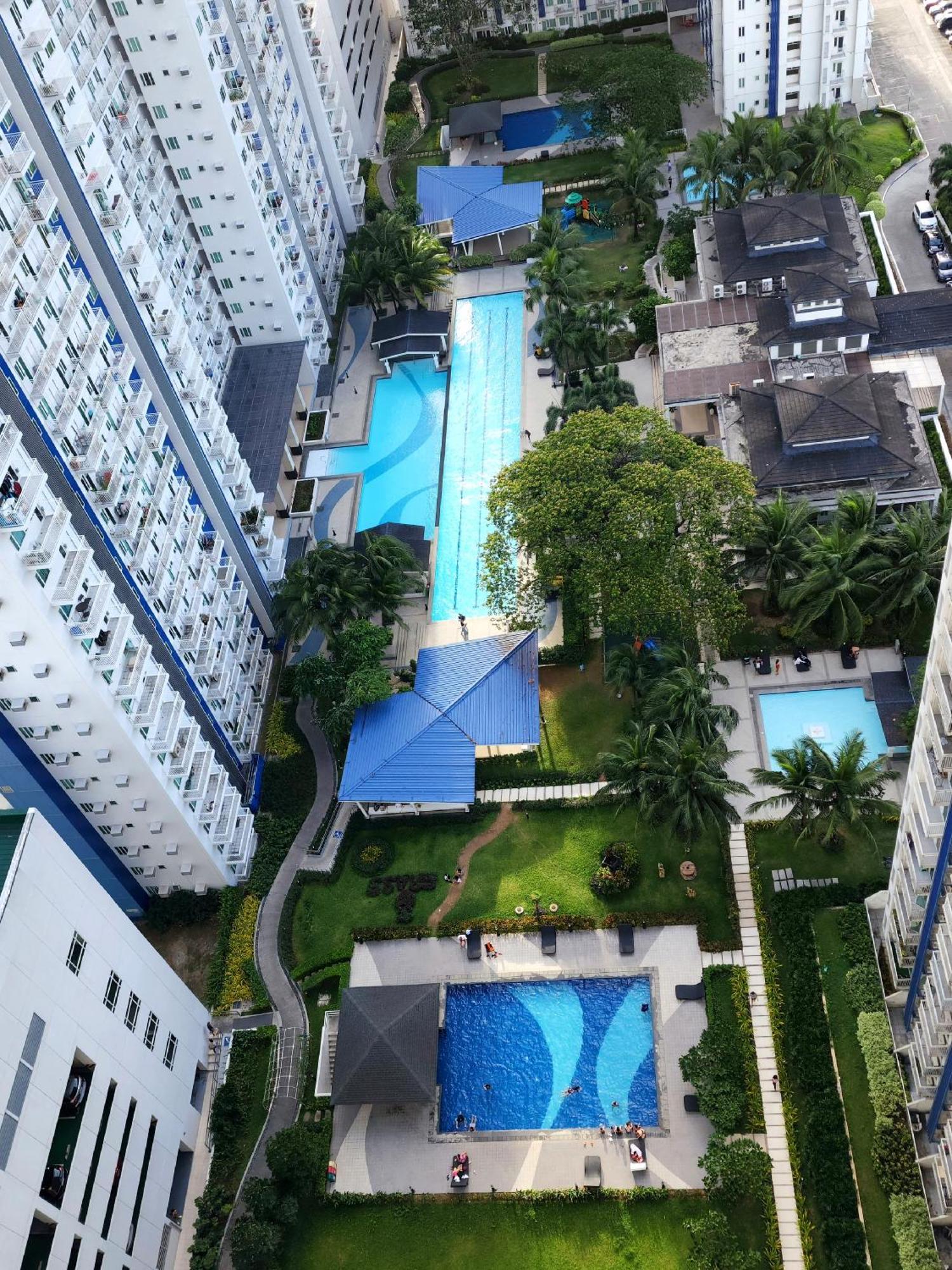 High-tech At Grass Residences -2 Persons Only, Quezon *