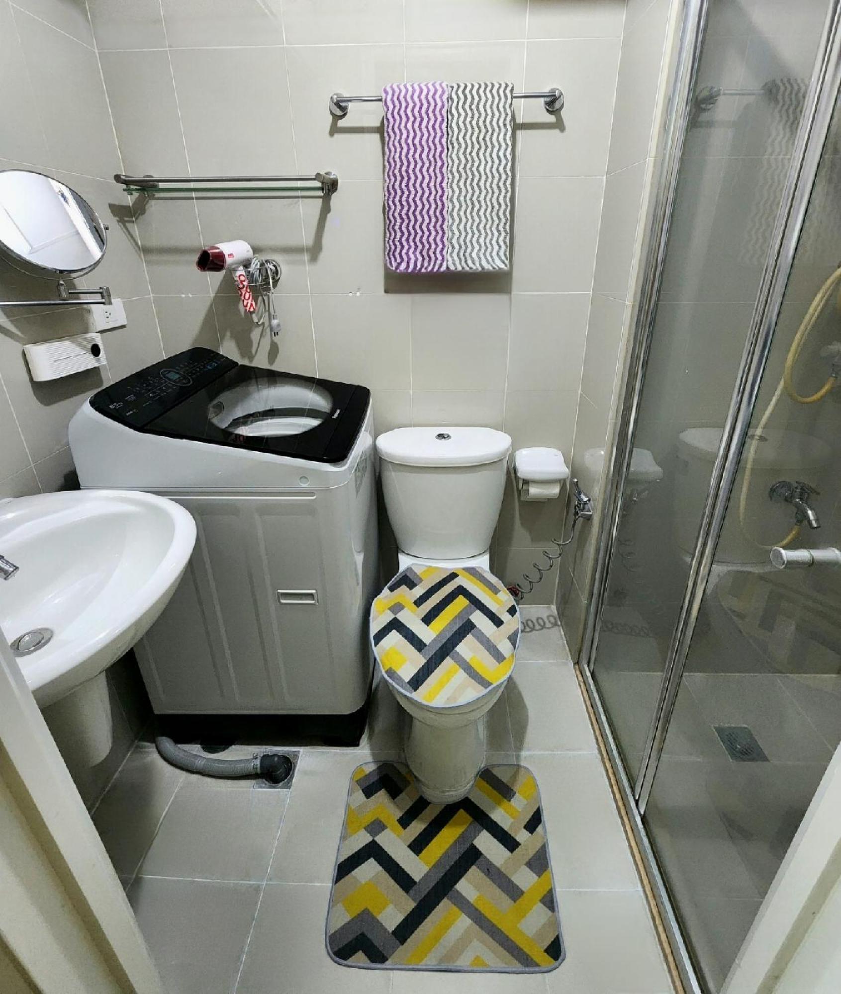 Apartment High-tech At Grass Residences -2 Persons Only, Quezon Manila