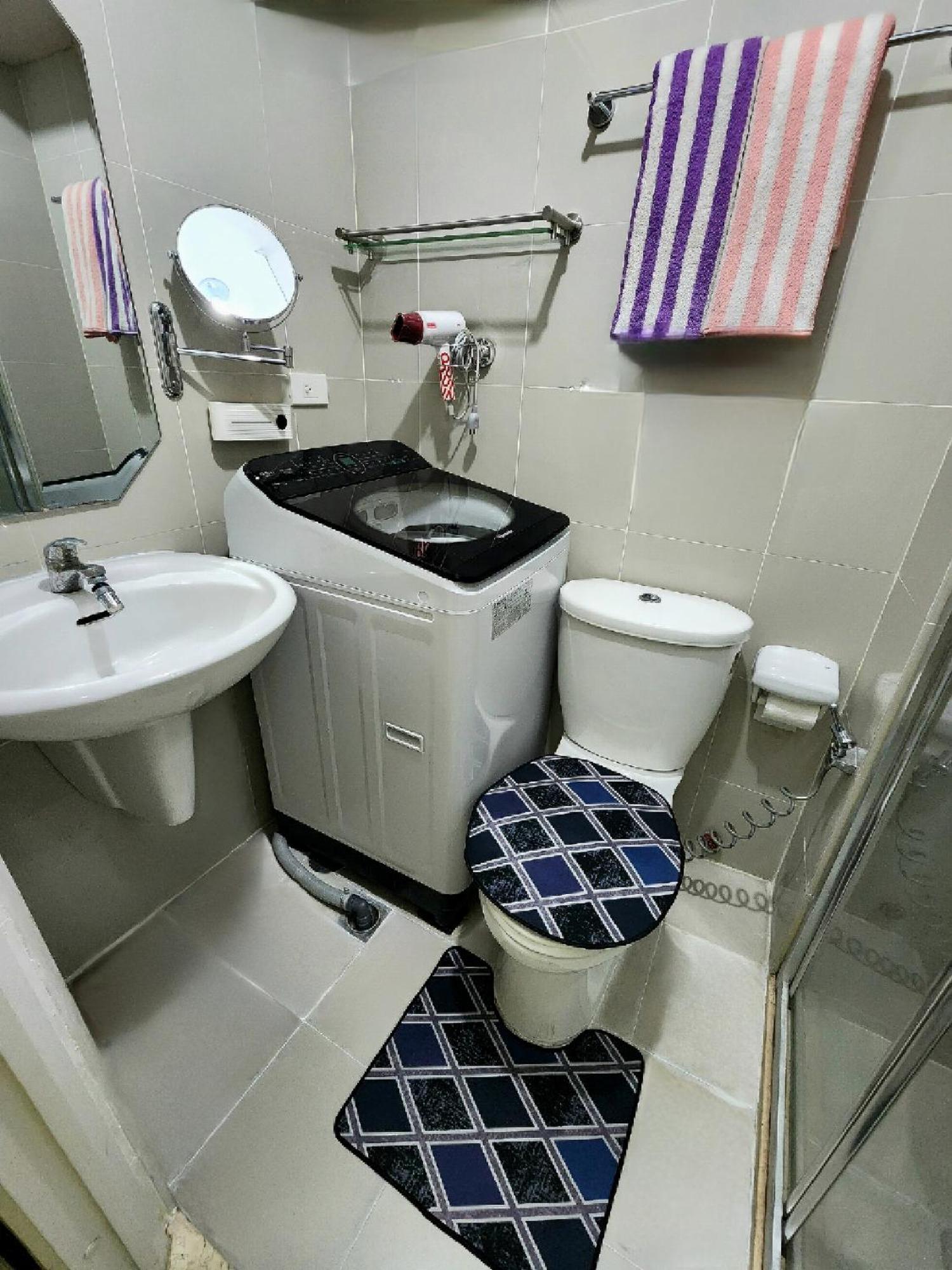 High-tech At Grass Residences -2 Persons Only, Quezon