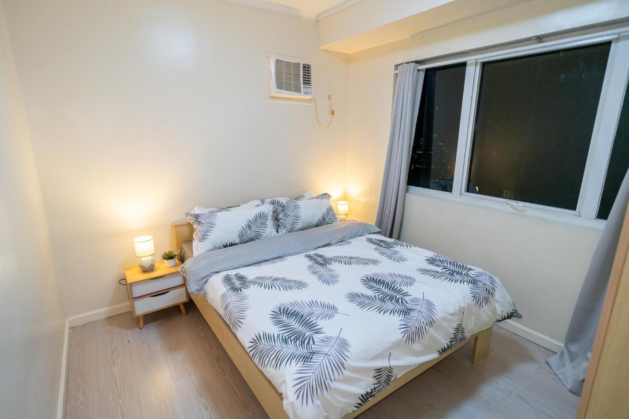 A2j Luxury 2br Bgc Near Sm Aura, Market2x Manila
