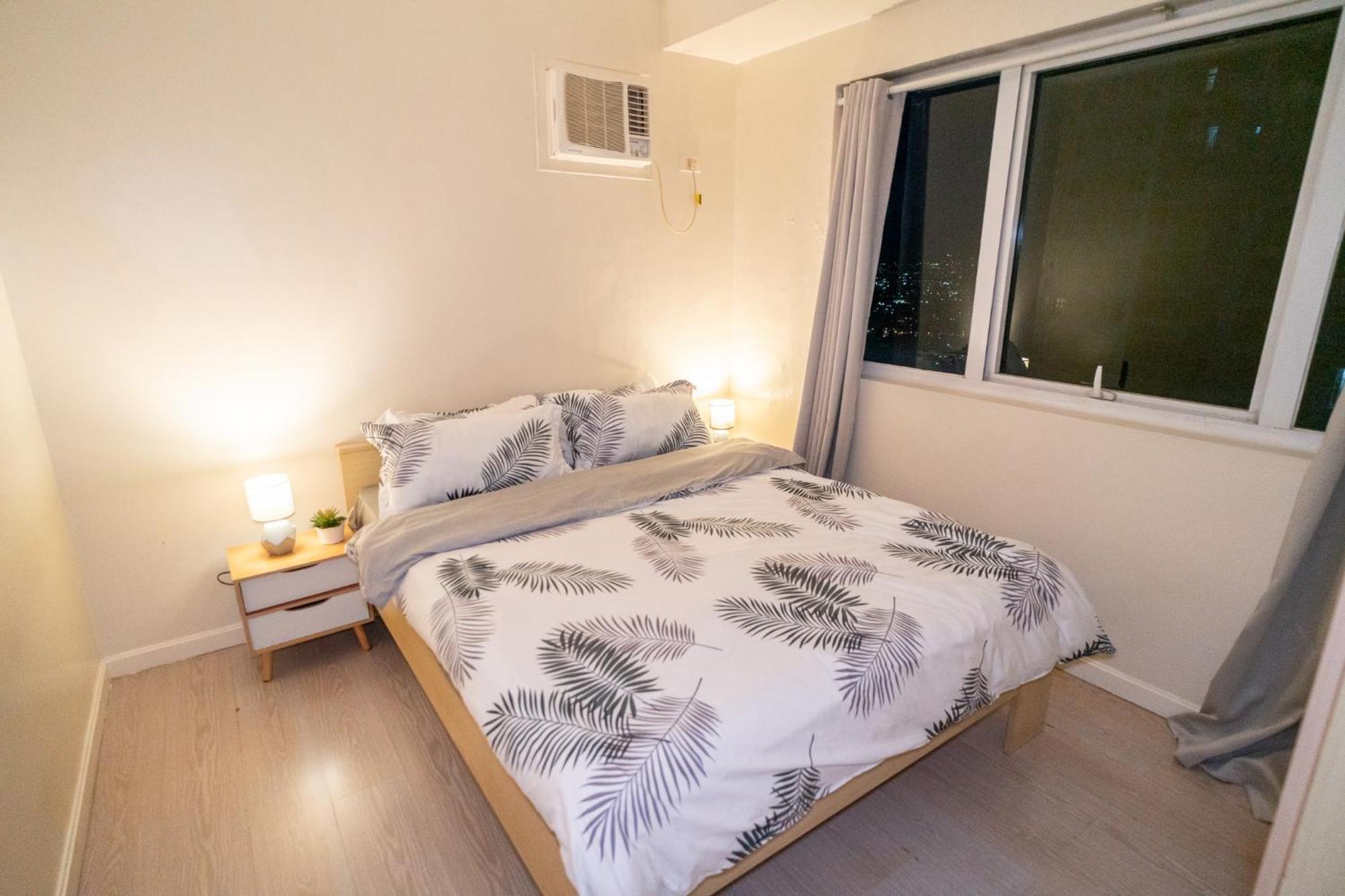 Apartment A2j Luxury 2br Bgc Near Sm Aura, Market2x Manila