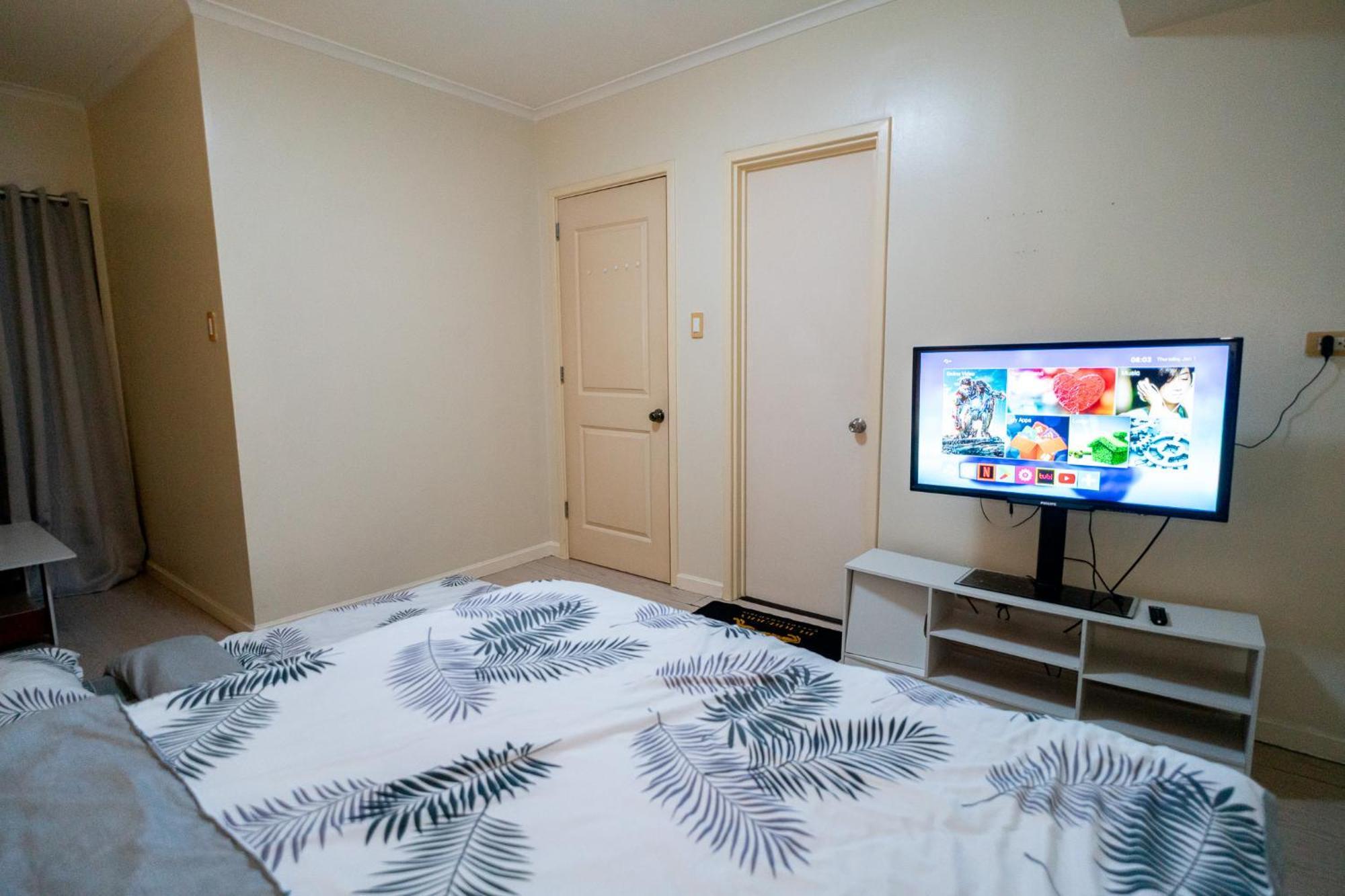 A2j Luxury 2br Bgc Near Sm Aura, Market2x Manila