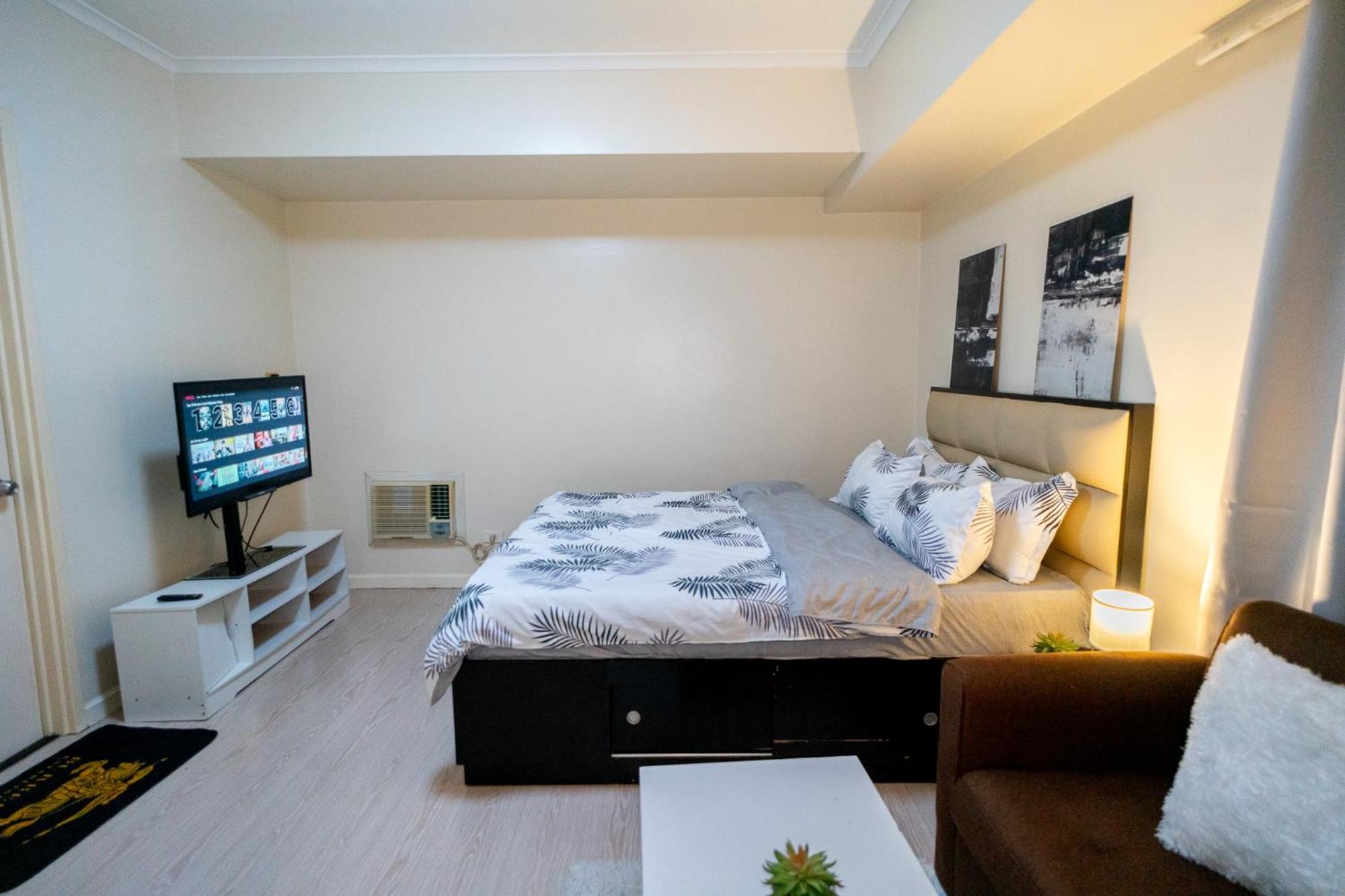 A2j Luxury 2br Bgc Near Sm Aura, Market2x Apartment Manila