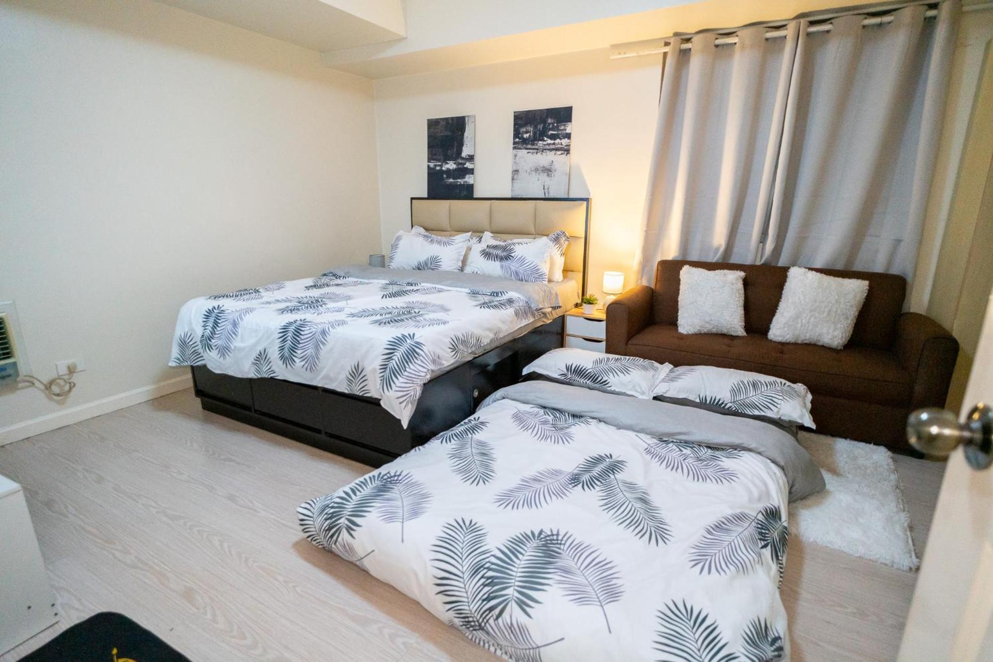 A2j Luxury 2br Bgc Near Sm Aura, Market2x * Manila