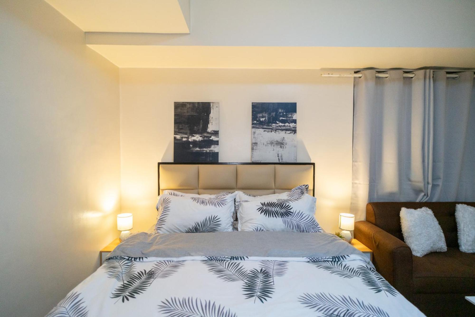 A2j Luxury 2br Bgc Near Sm Aura, Market2x Manila