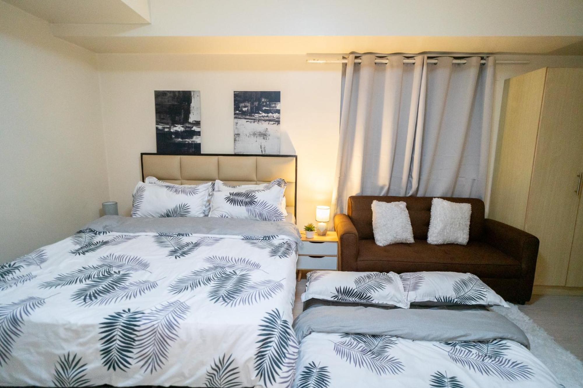 A2j Luxury 2br Bgc Near Sm Aura, Market2x Apartment Manila