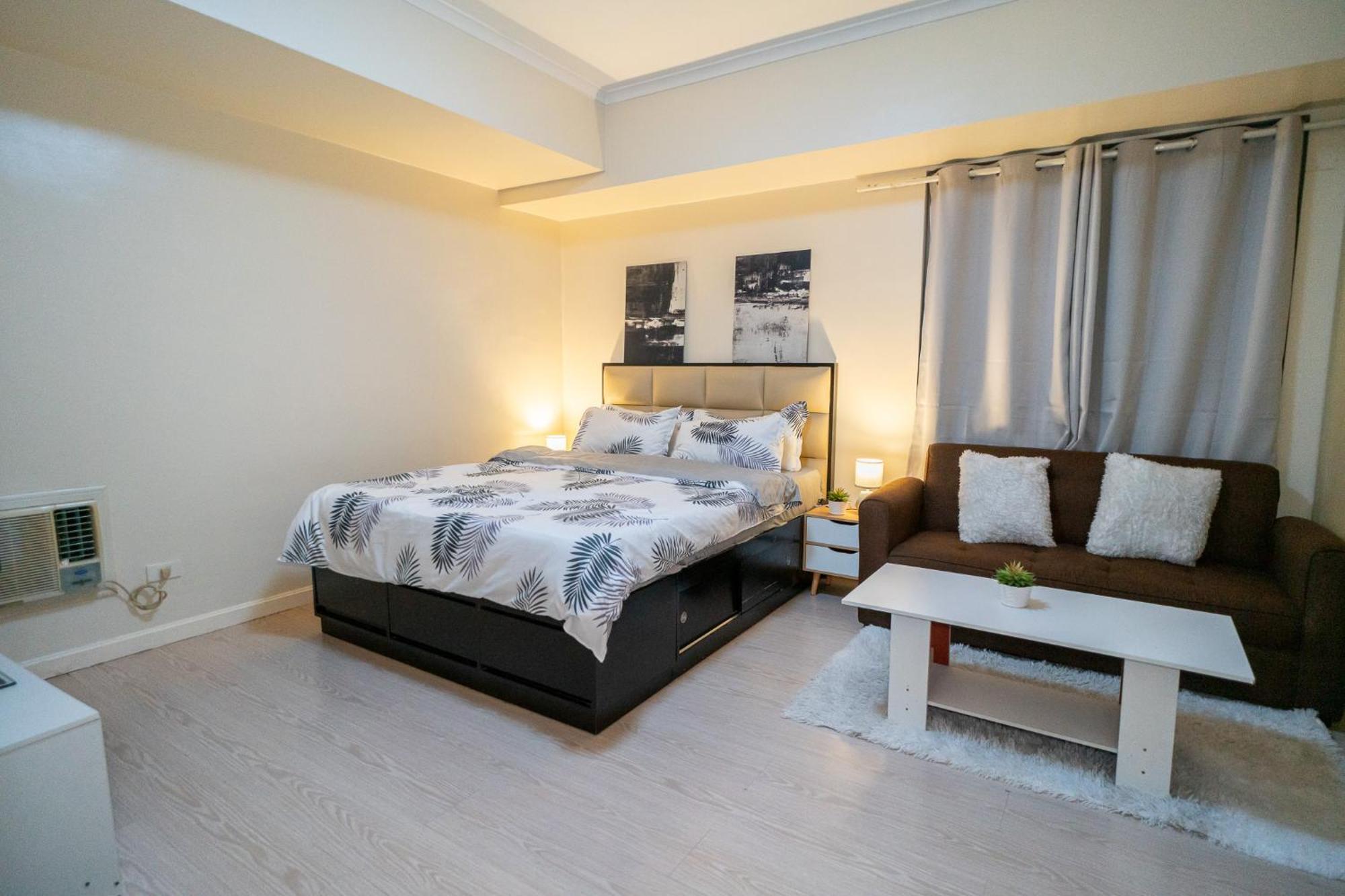 A2j Luxury 2br Bgc Near Sm Aura, Market2x Apartment Manila