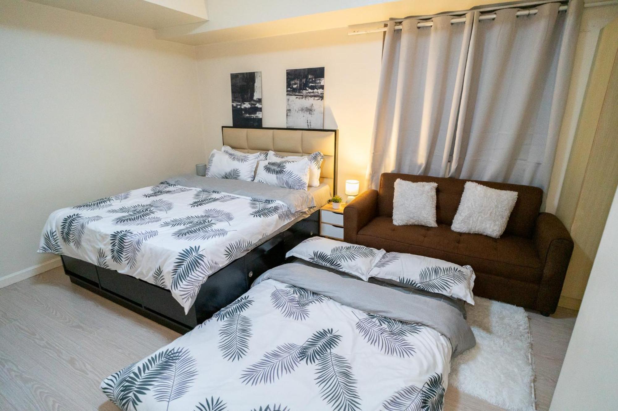 A2j Luxury 2br Bgc Near Sm Aura, Market2x