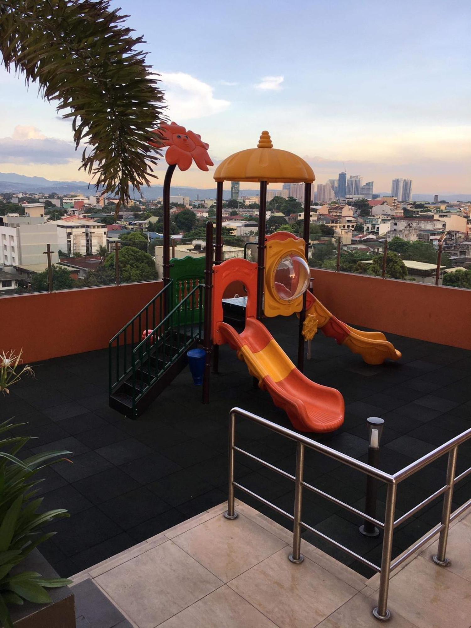 Cozy With Beautiful View & Free Netflix Access Apartment