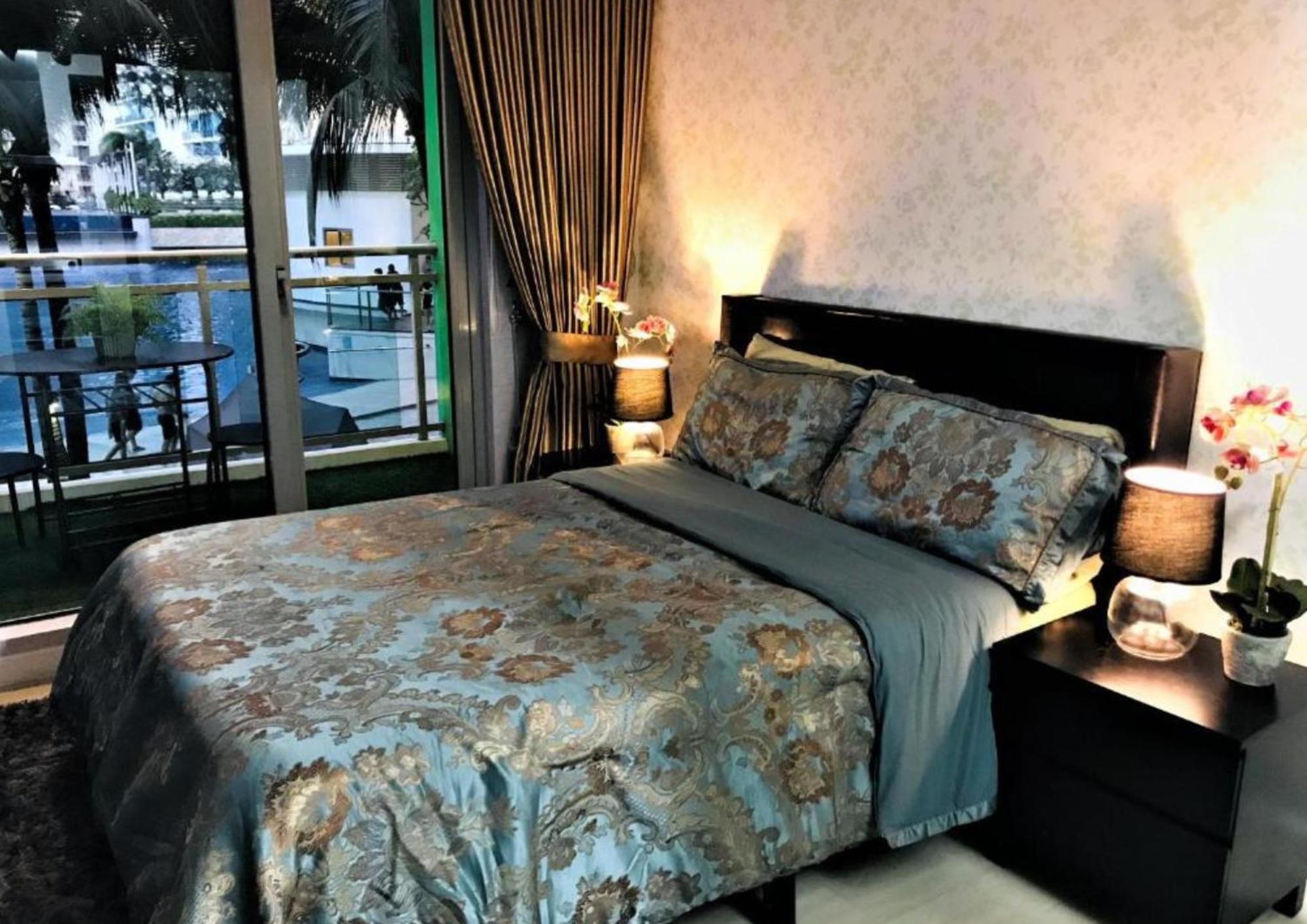 Azure Beach Residences Staycation Aparthotel *