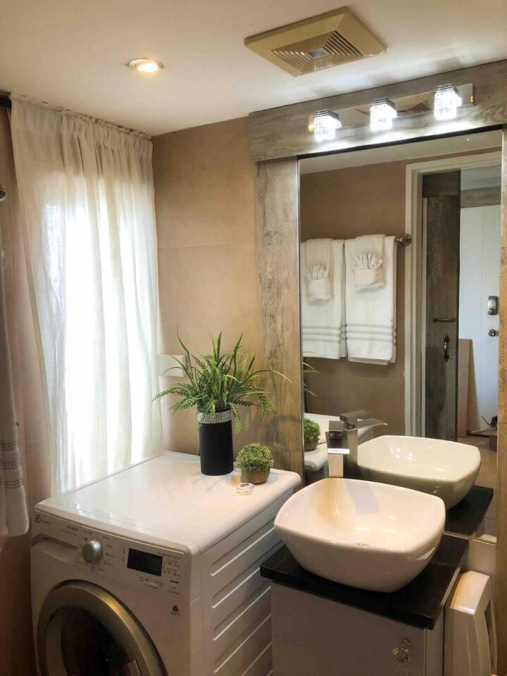 Posh, Modern 2br Loft, Spectacular View Bgc * Manila