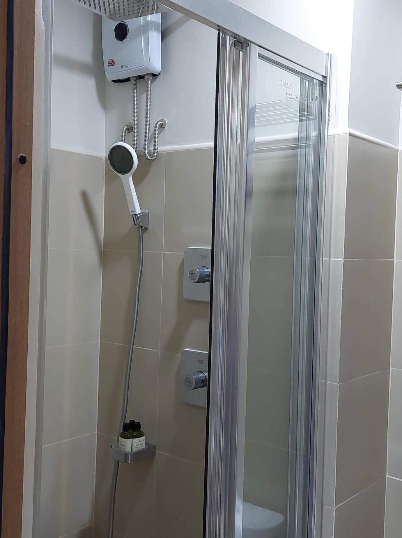 Moa Pasay, Shore 3 Residences - Modern Luxury Apartment